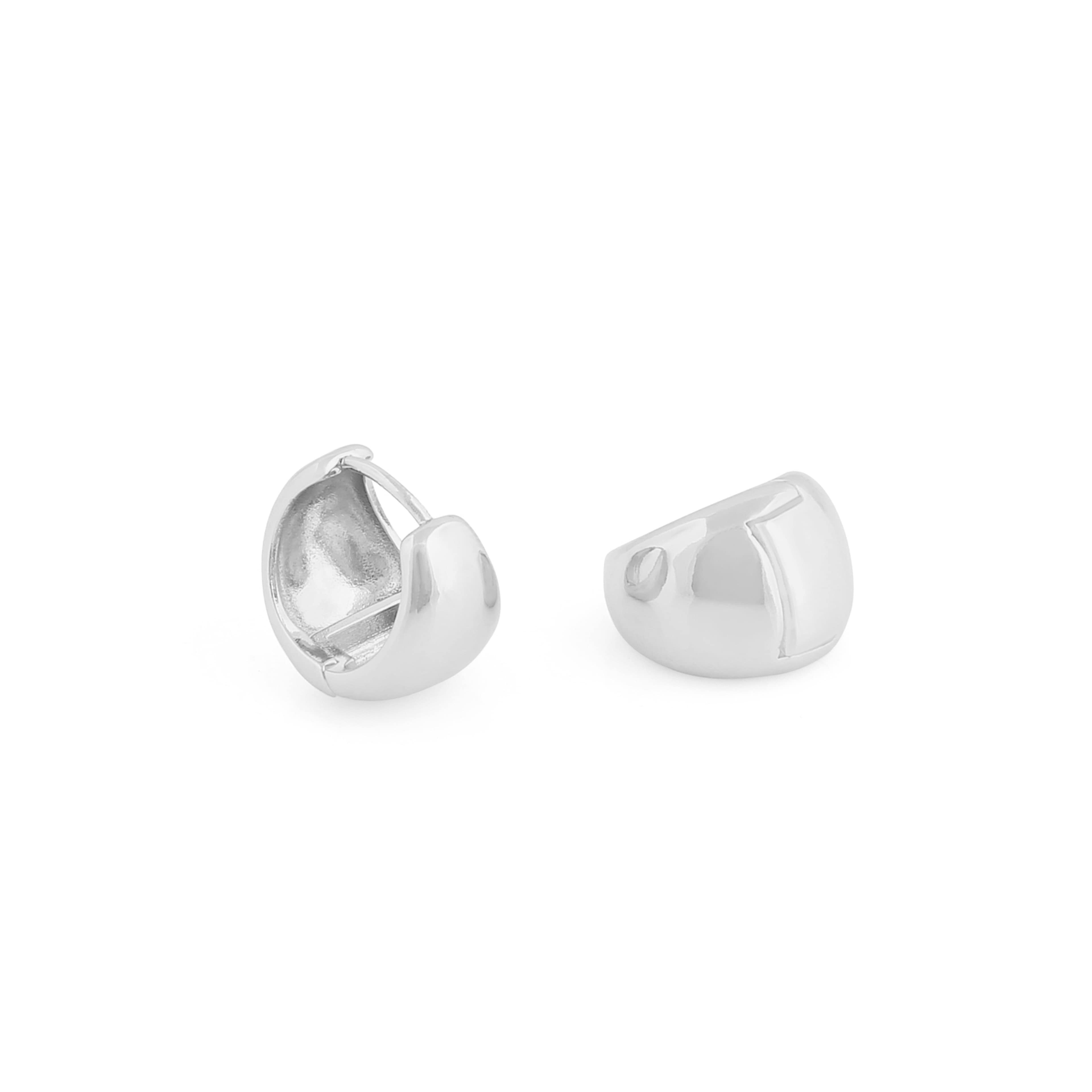 Core Pure Oval Earring, från SNÖ of Sweden, i färgen plain s. Klicka för att öppna bilden i stort format