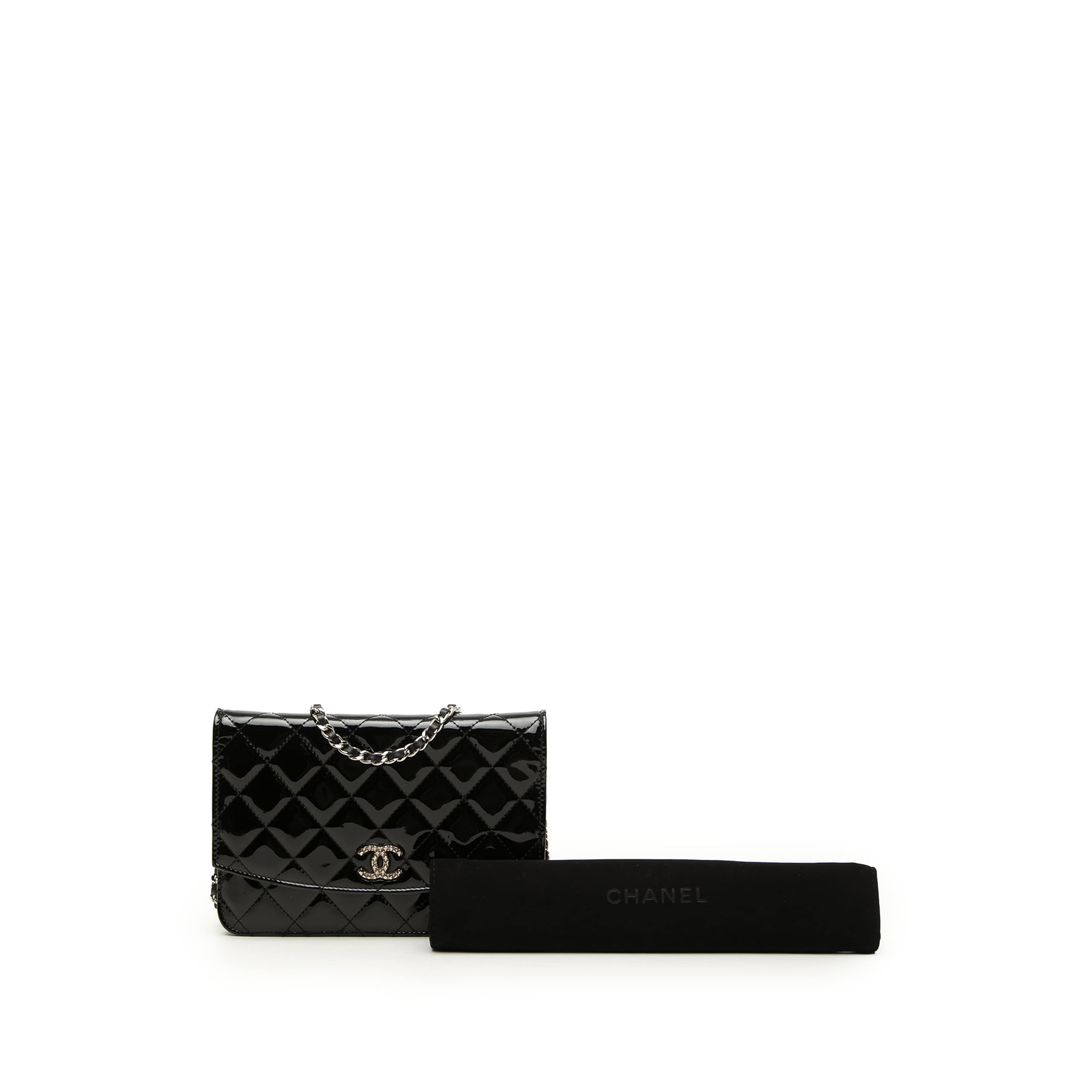 Chanel Cc Quilted Patent Brilliant Wallet On Chain, från Luxclusif, i färgen svart. Klicka för att öppna bilden i stort format