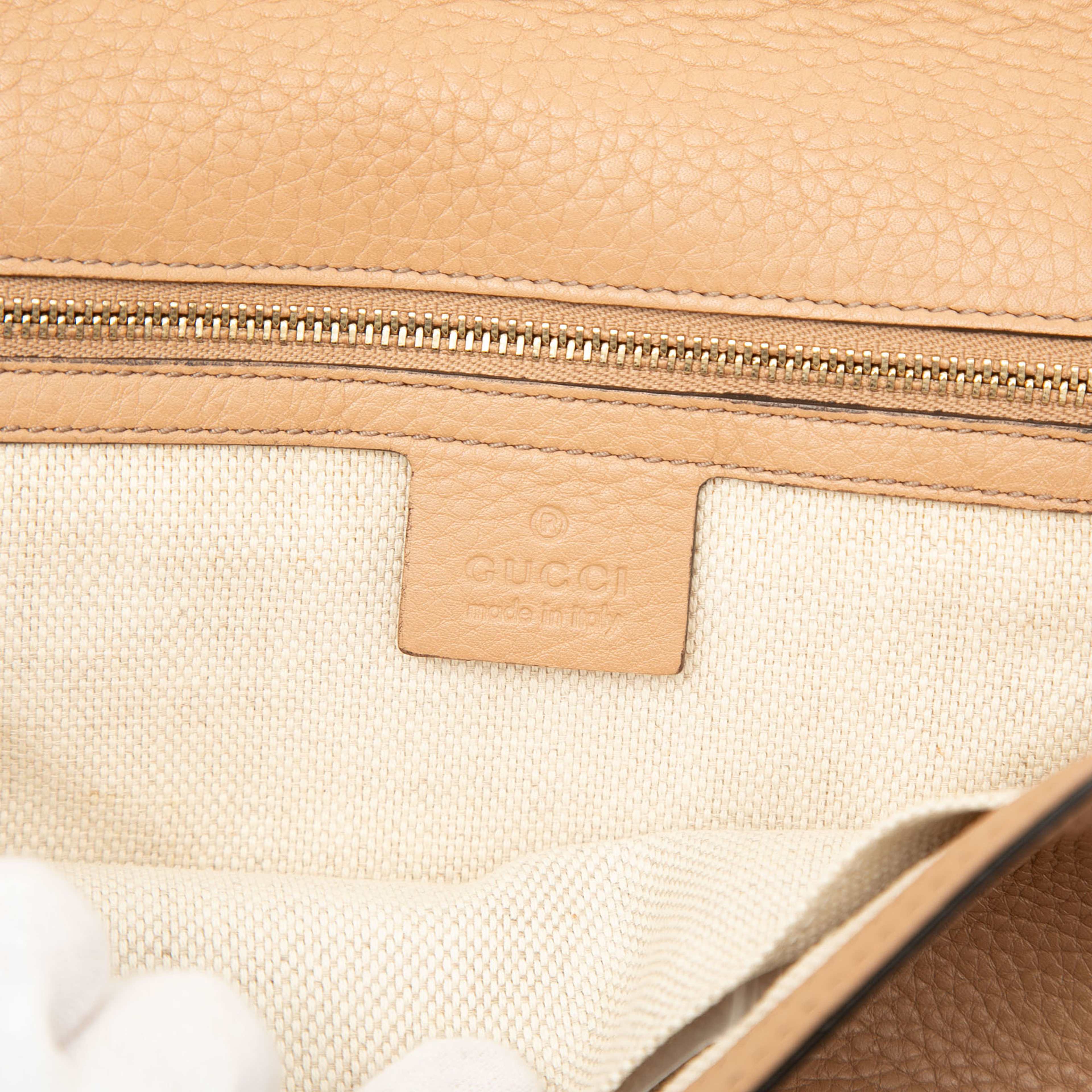 Gucci Calfskin Soho Disco Clutch, från Luxclusif, i färgen brun. Klicka för att öppna bilden i stort format