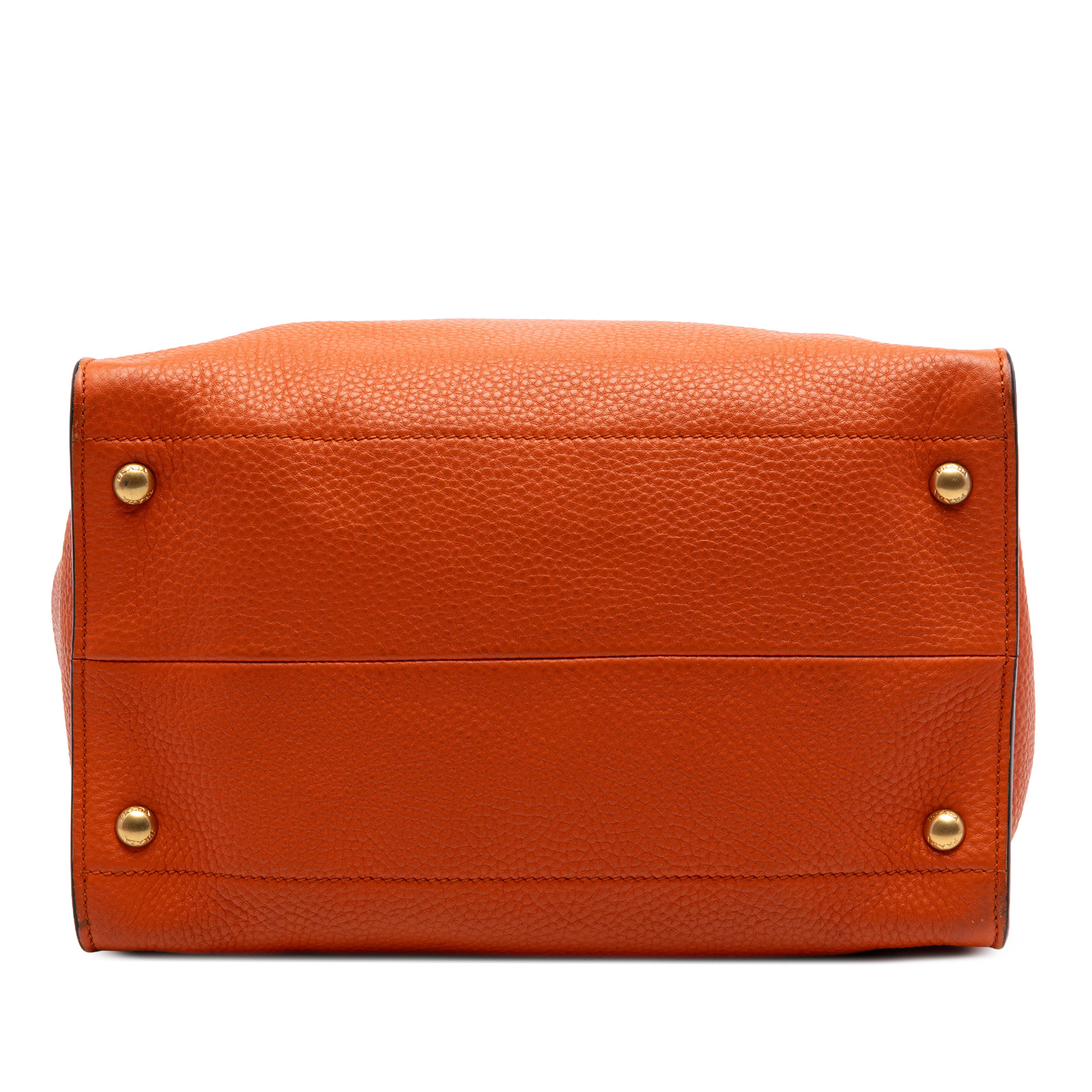 Prada Vitello Daino Open Convertible Tote, från Luxclusif, i färgen orange. Klicka för att öppna bilden i stort format