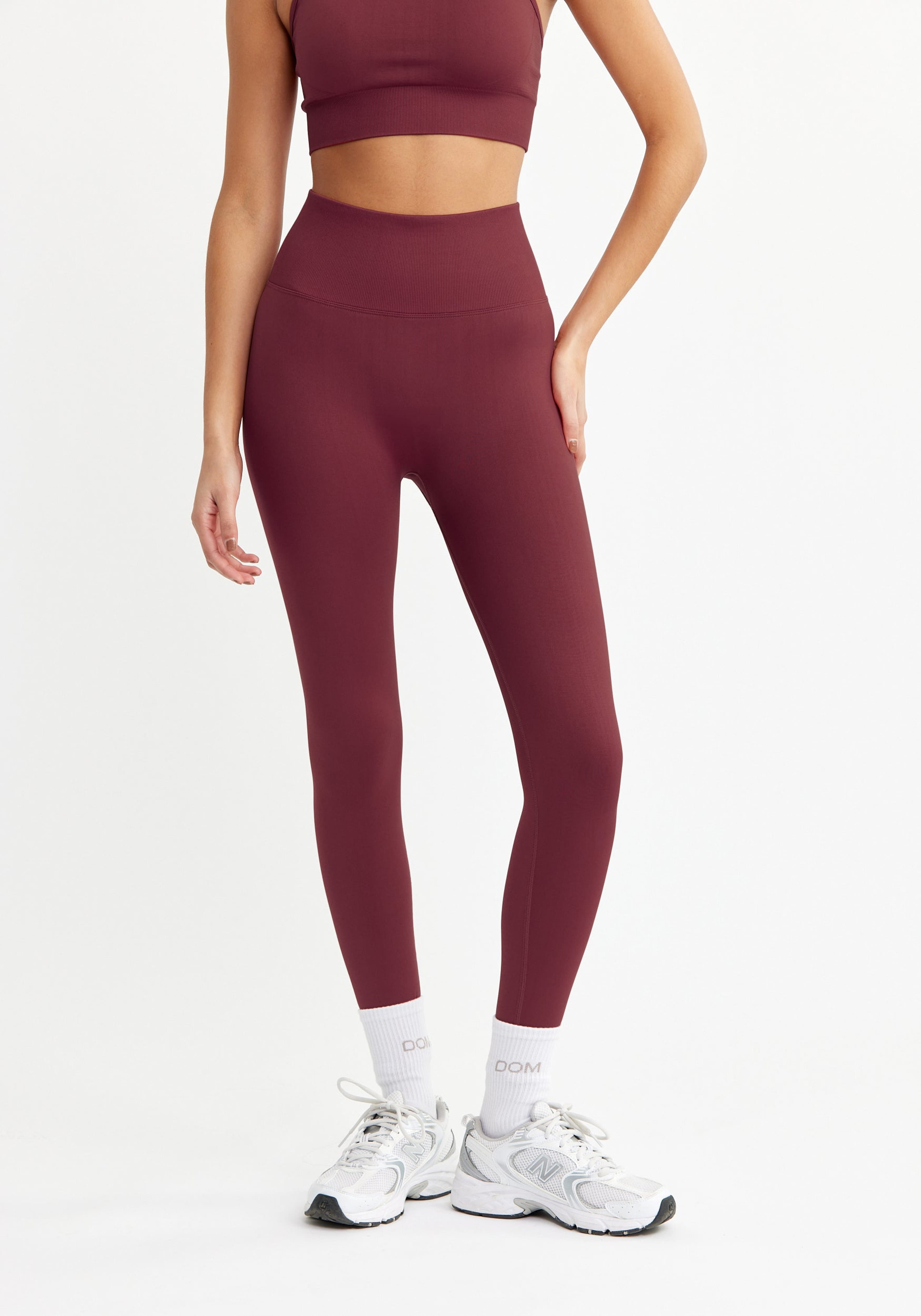 Signature Seamless Tights, från Drop of Mindfulness, i färgen ruby wine. Klicka för att öppna bilden i stort format