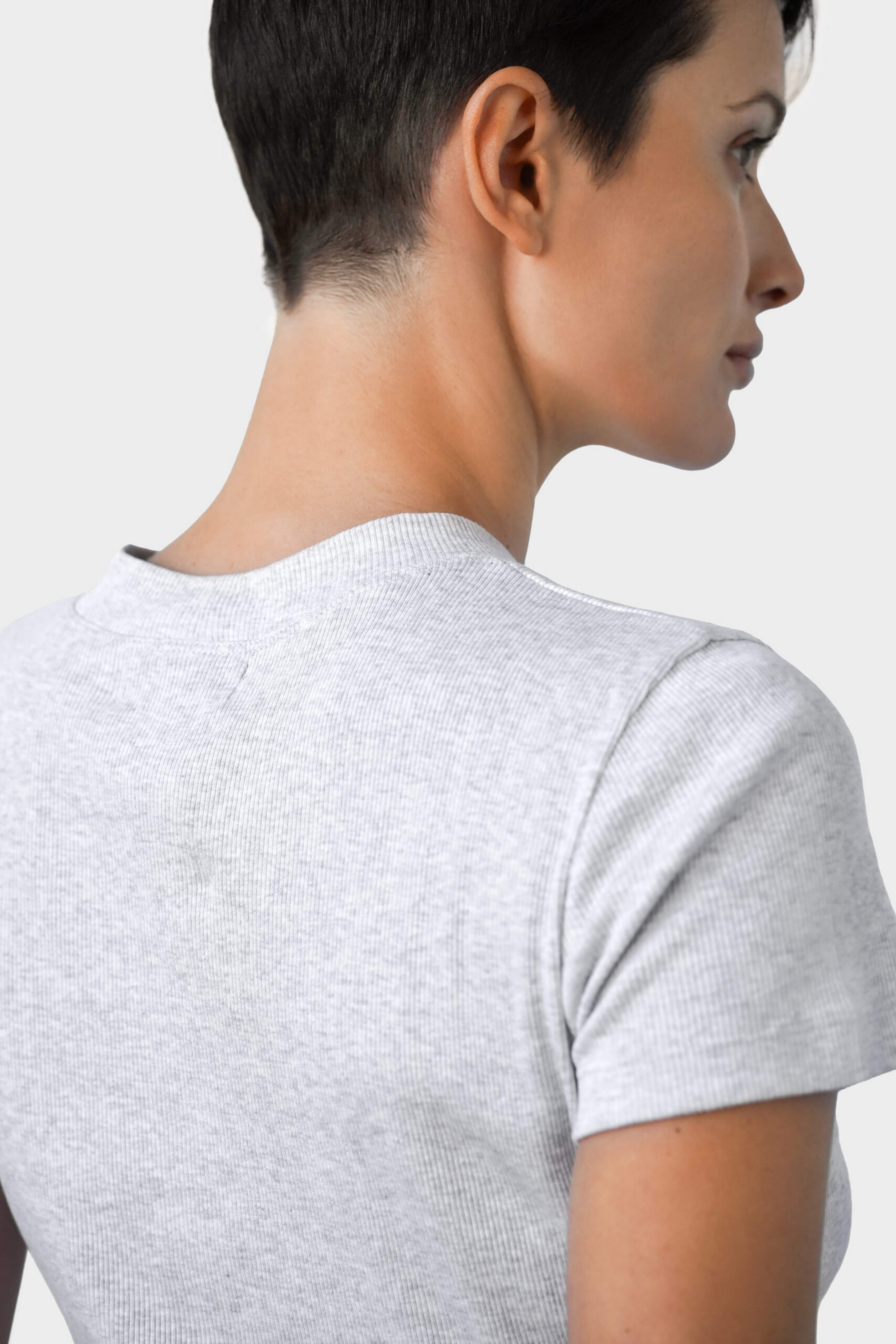 Ottille Tee - Grey Melange, från Residus, i färgen grey. Klicka för att öppna bilden i stort format