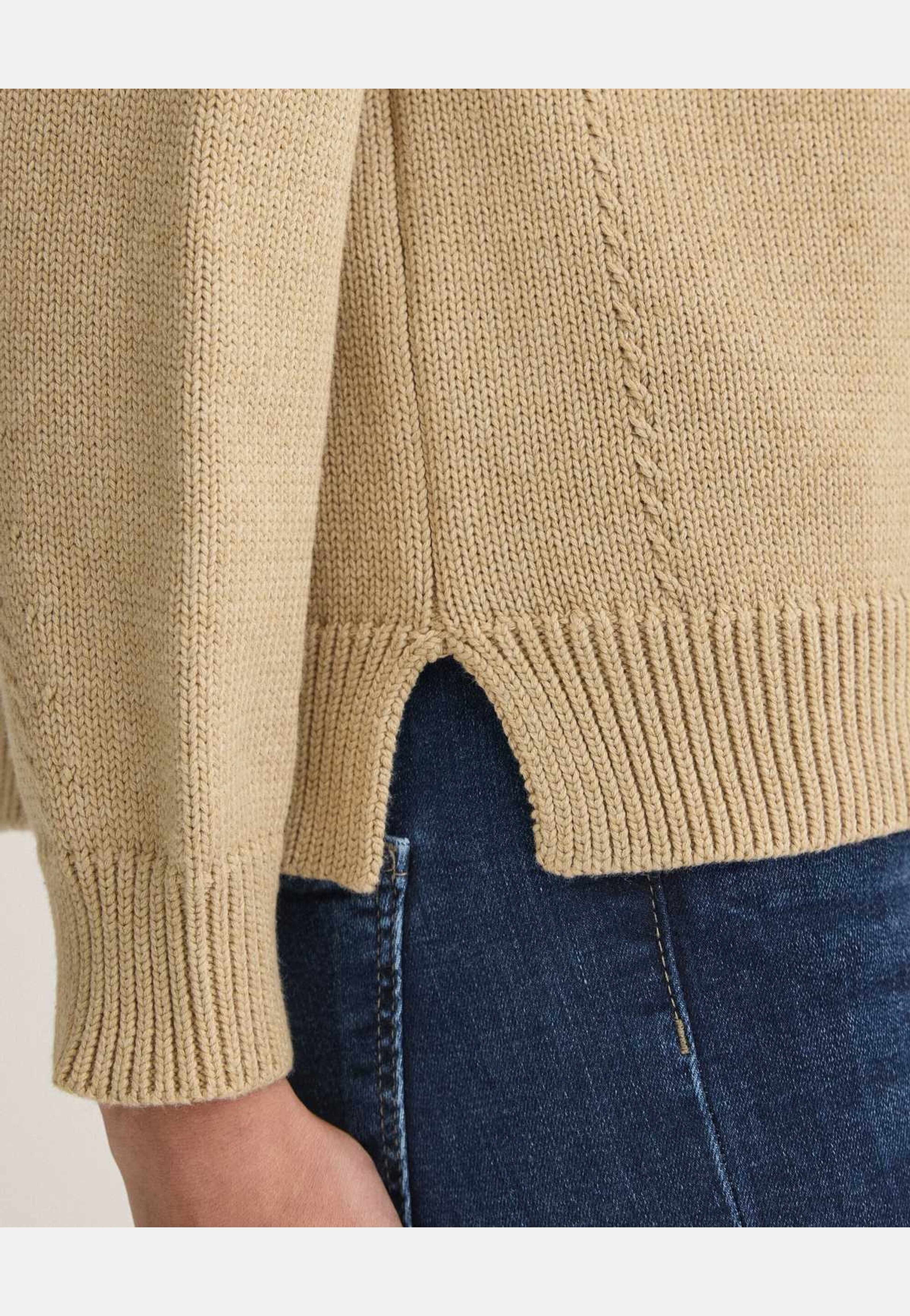 Stickad Polotröja Iris, från Newhouse, i färgen beige. Klicka för att öppna bilden i stort format