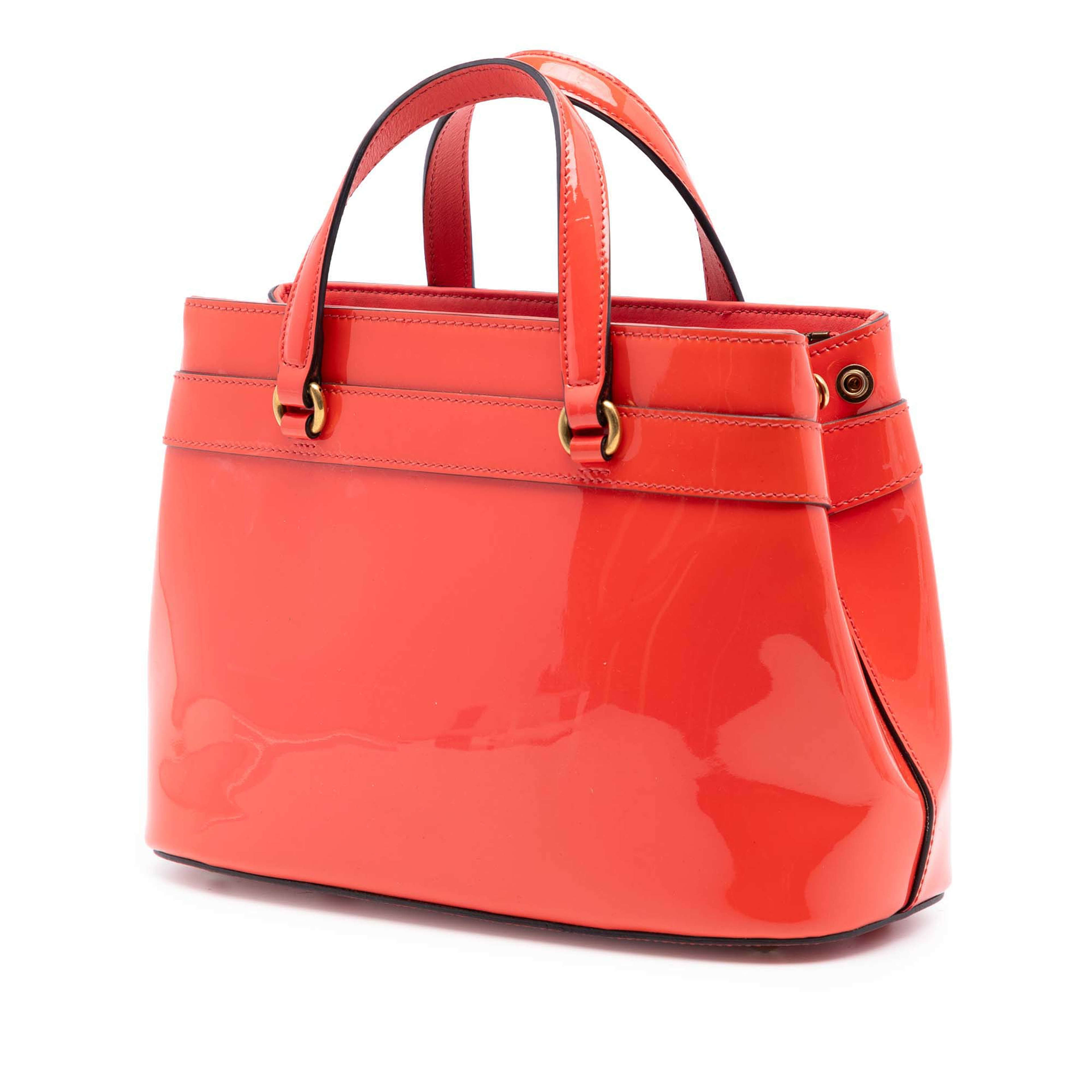 Gucci Patent Bright Bit Satchel, från Luxclusif, i färgen röd. Klicka för att öppna bilden i stort format