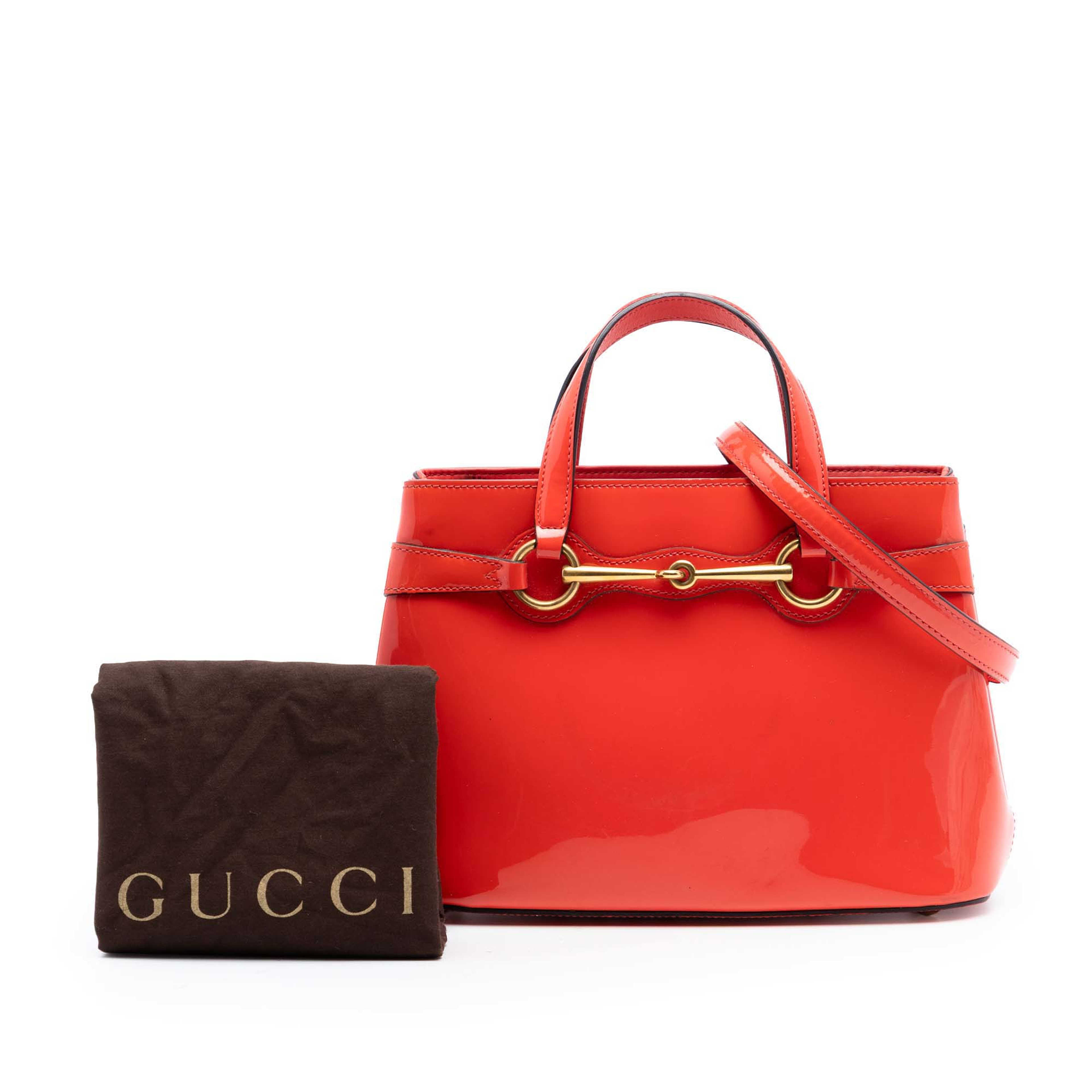 Gucci Patent Bright Bit Satchel, från Luxclusif, i färgen röd. Klicka för att öppna bilden i stort format