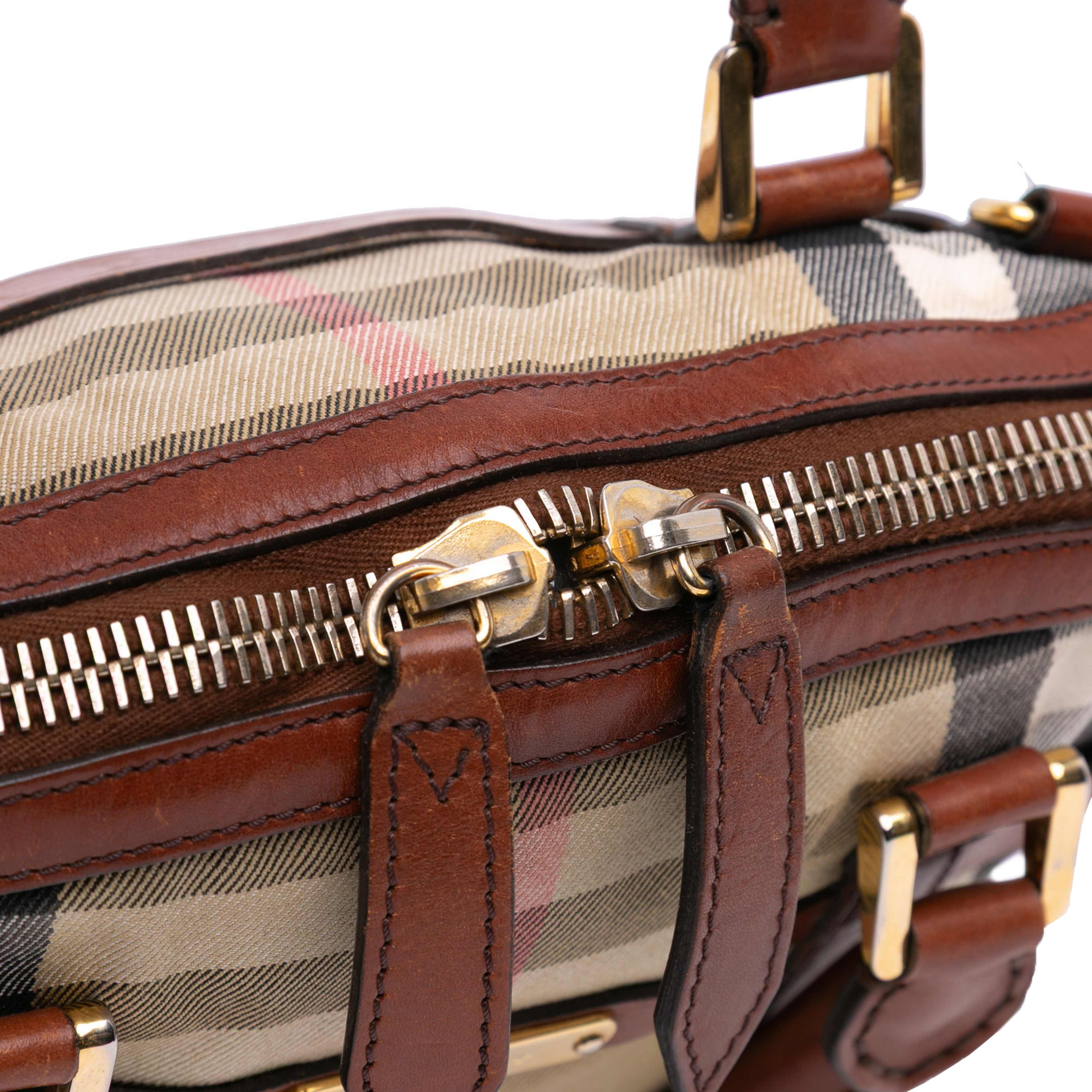 Burberry Small Leather Trimmed House Check Canvas Bridle Orchard Satchel, från Luxclusif, i färgen beige. Klicka för att öppna bilden i stort format