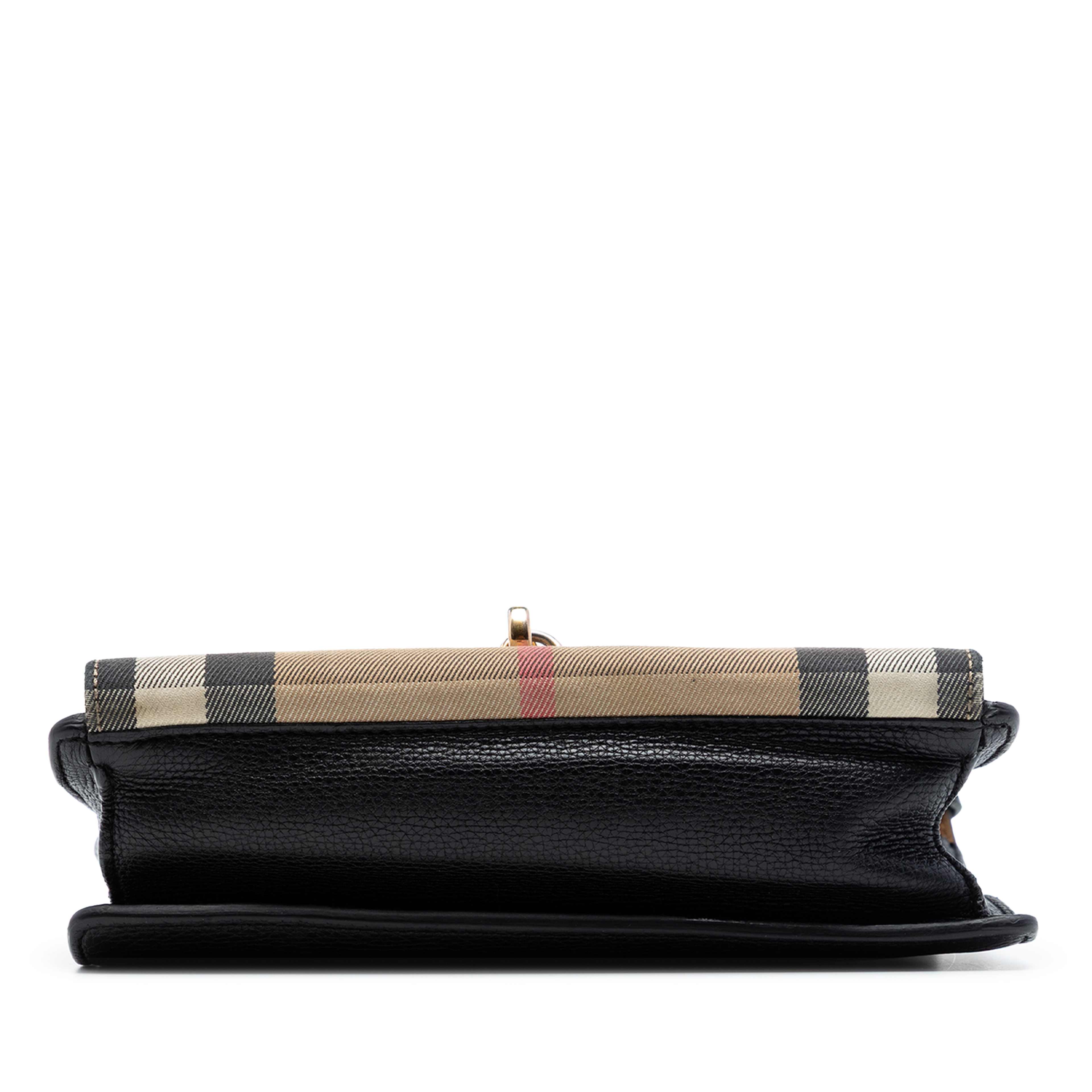 Burberry Small Leather And House Check Canvas Derby Macken Crossbody, från Luxclusif, i färgen svart. Klicka för att öppna bilden i stort format