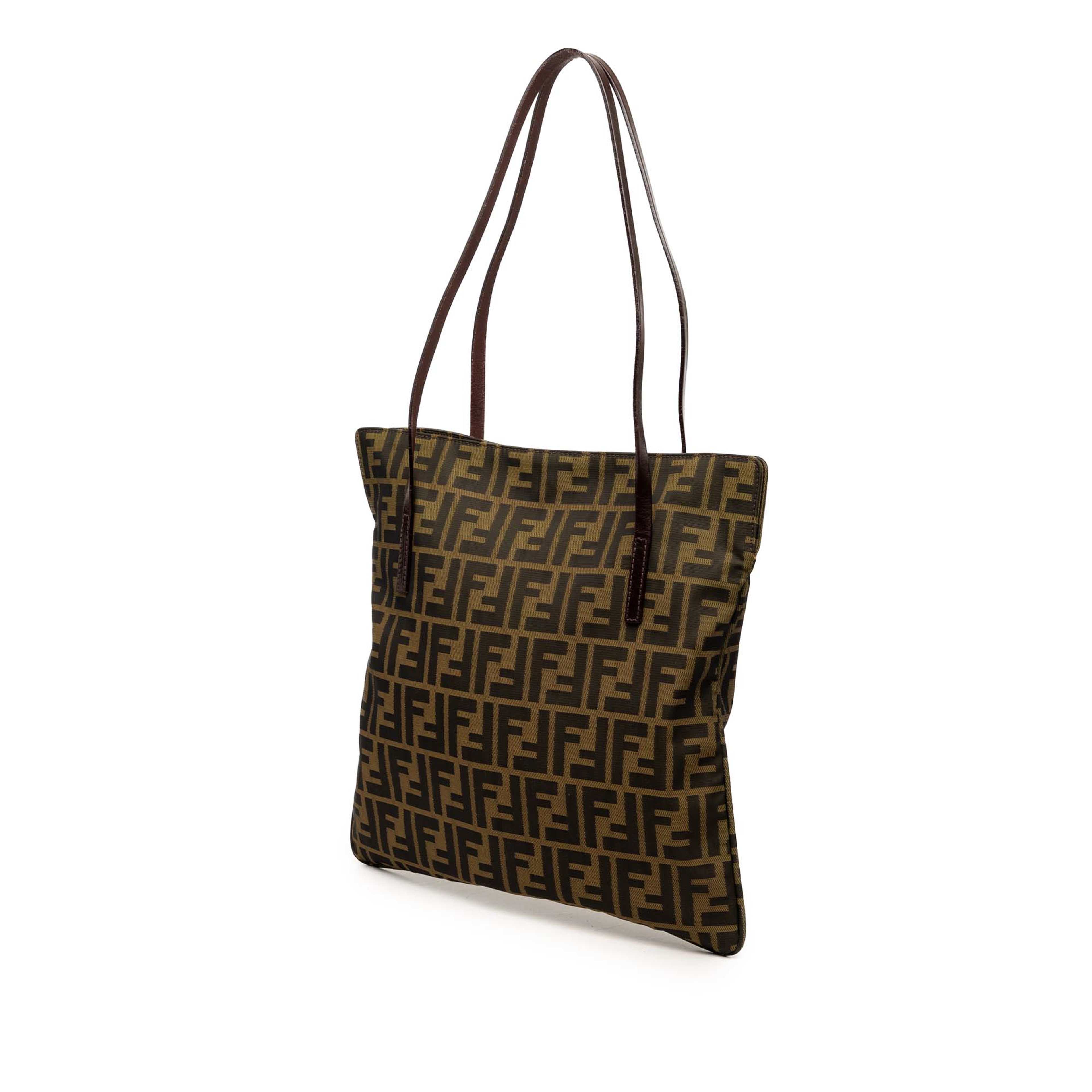 Fendi Zucca Canvas Tote, från Luxclusif, i färgen brown. Klicka för att öppna bilden i stort format