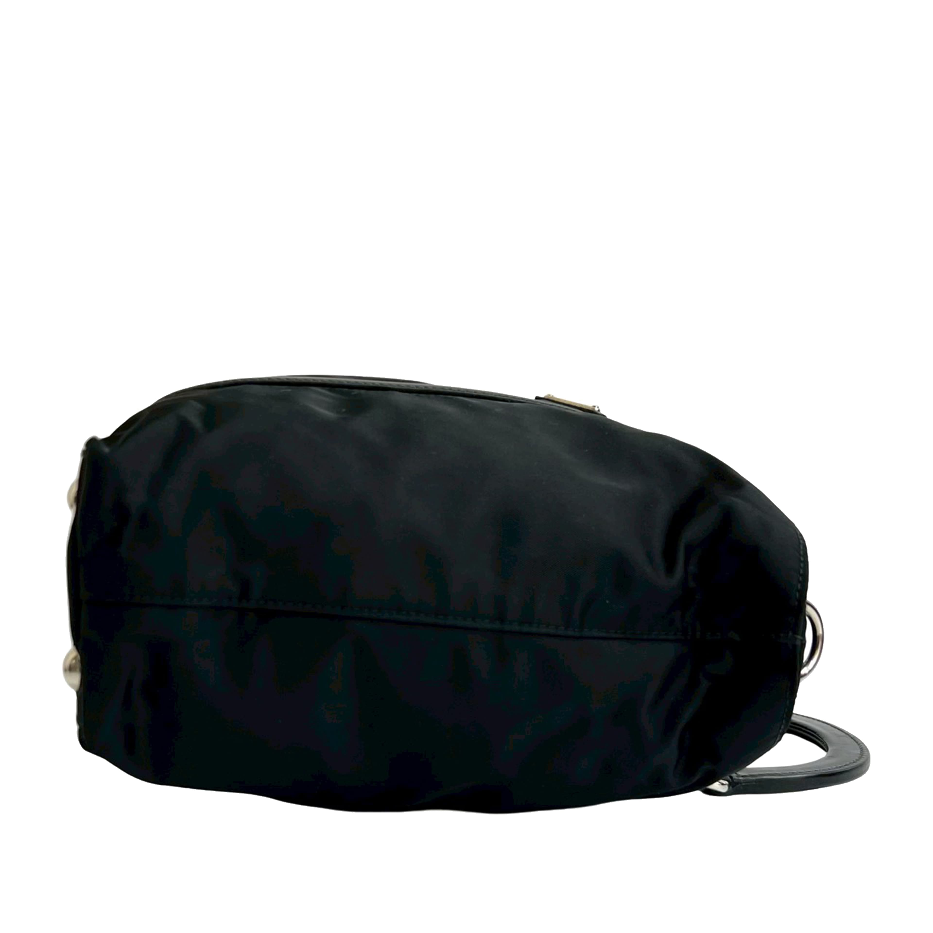 Prada Tessuto Satchel, från Luxclusif, i färgen black. Klicka för att öppna bilden i stort format