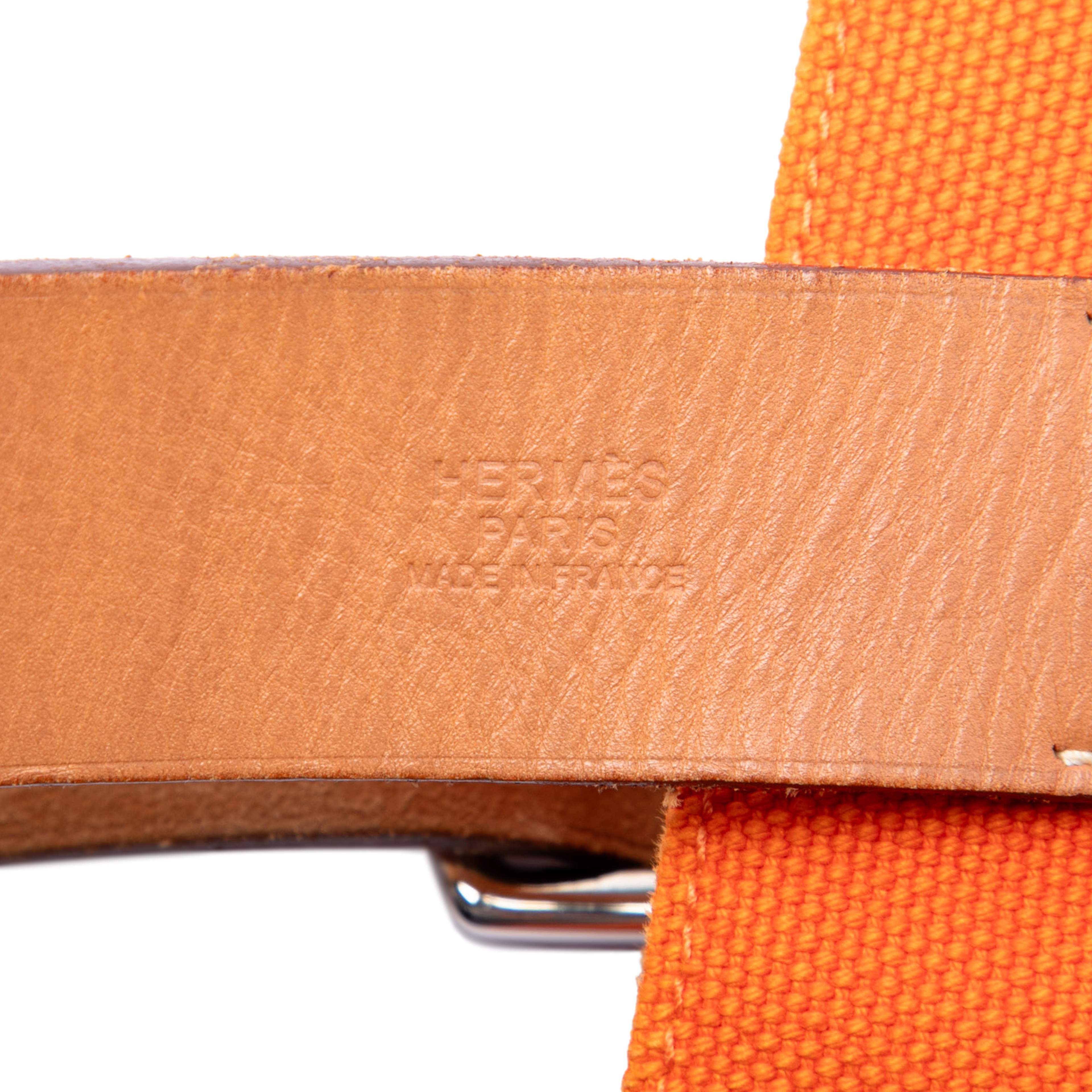 Hermès Clemence Picotin Lock 18, från Luxclusif, i färgen orange. Klicka för att öppna bilden i stort format