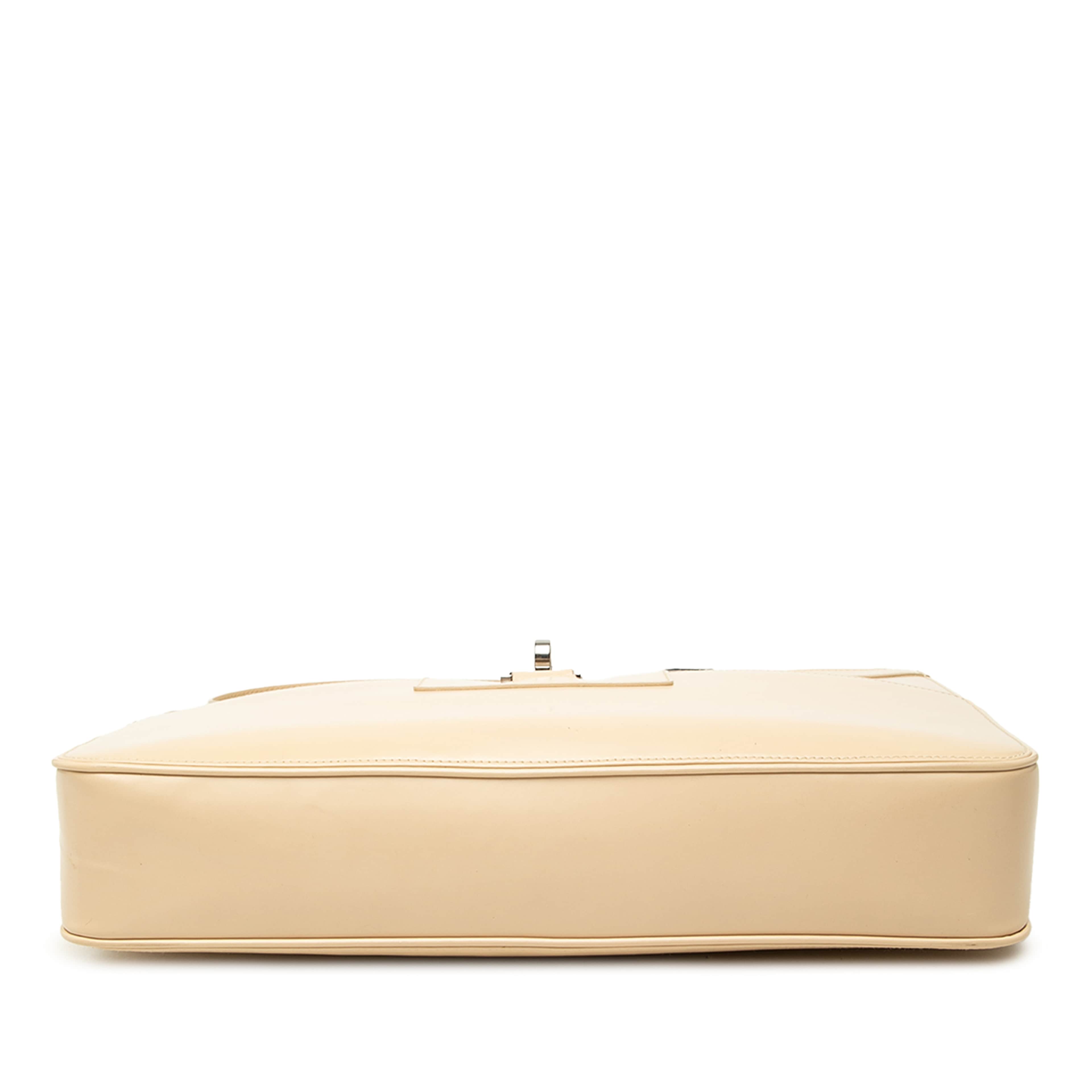Gucci Calfskin Jackie Tote, från Luxclusif, i färgen beige. Klicka för att öppna bilden i stort format