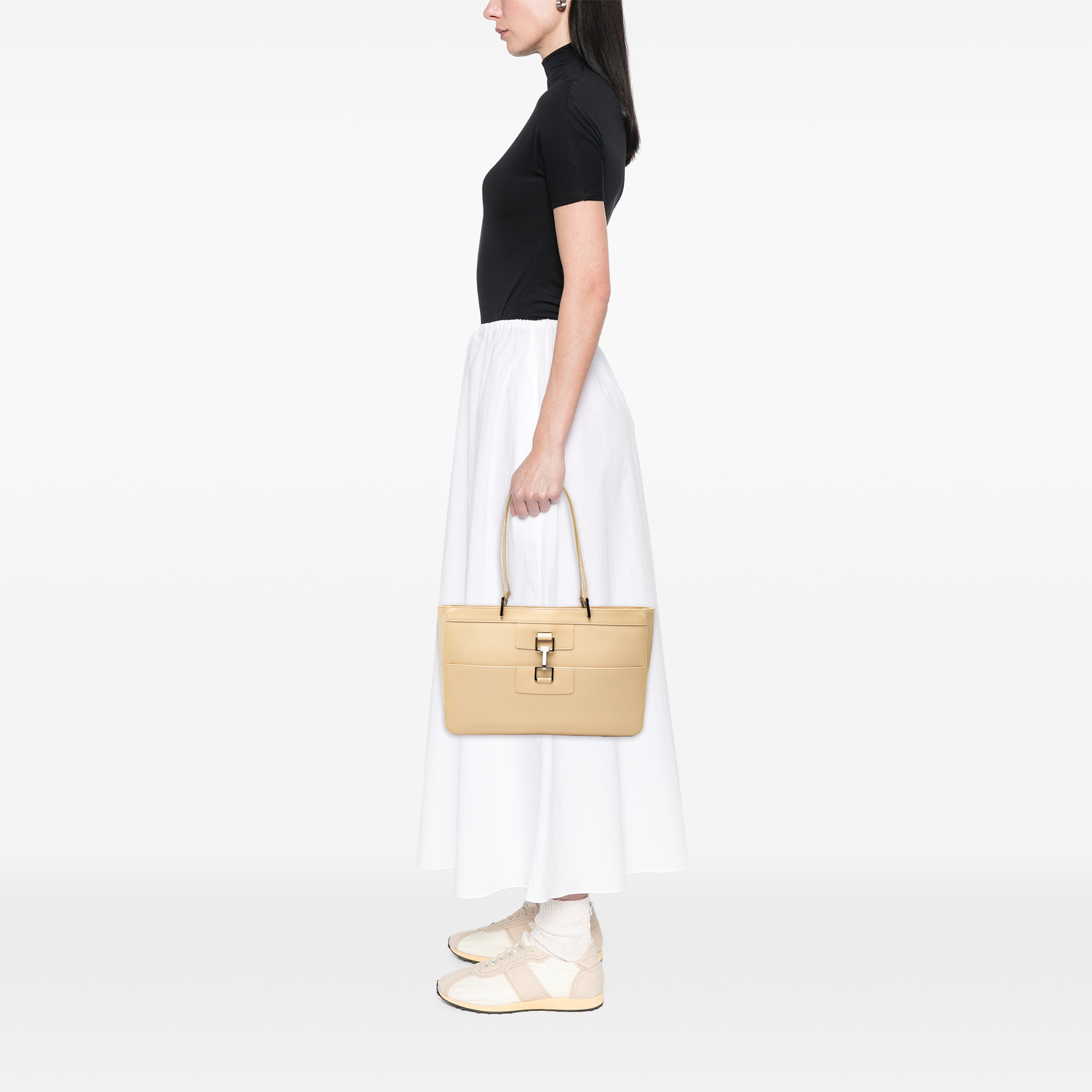 Gucci Calfskin Jackie Tote, från Luxclusif, i färgen beige. Klicka för att öppna bilden i stort format