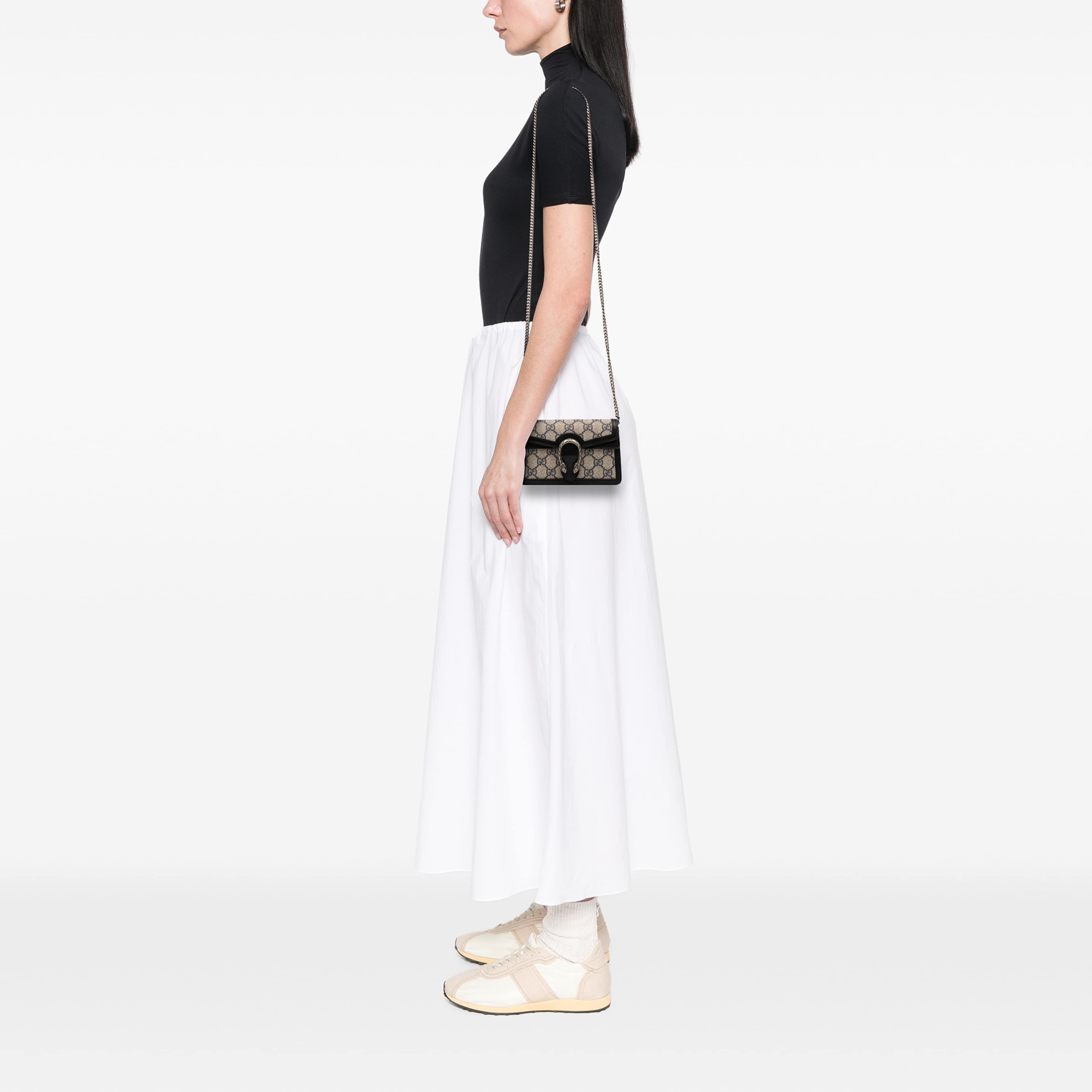 Gucci Mini Gg Supreme Dionysus Crossbody, från Luxclusif, i färgen svart. Klicka för att öppna bilden i stort format