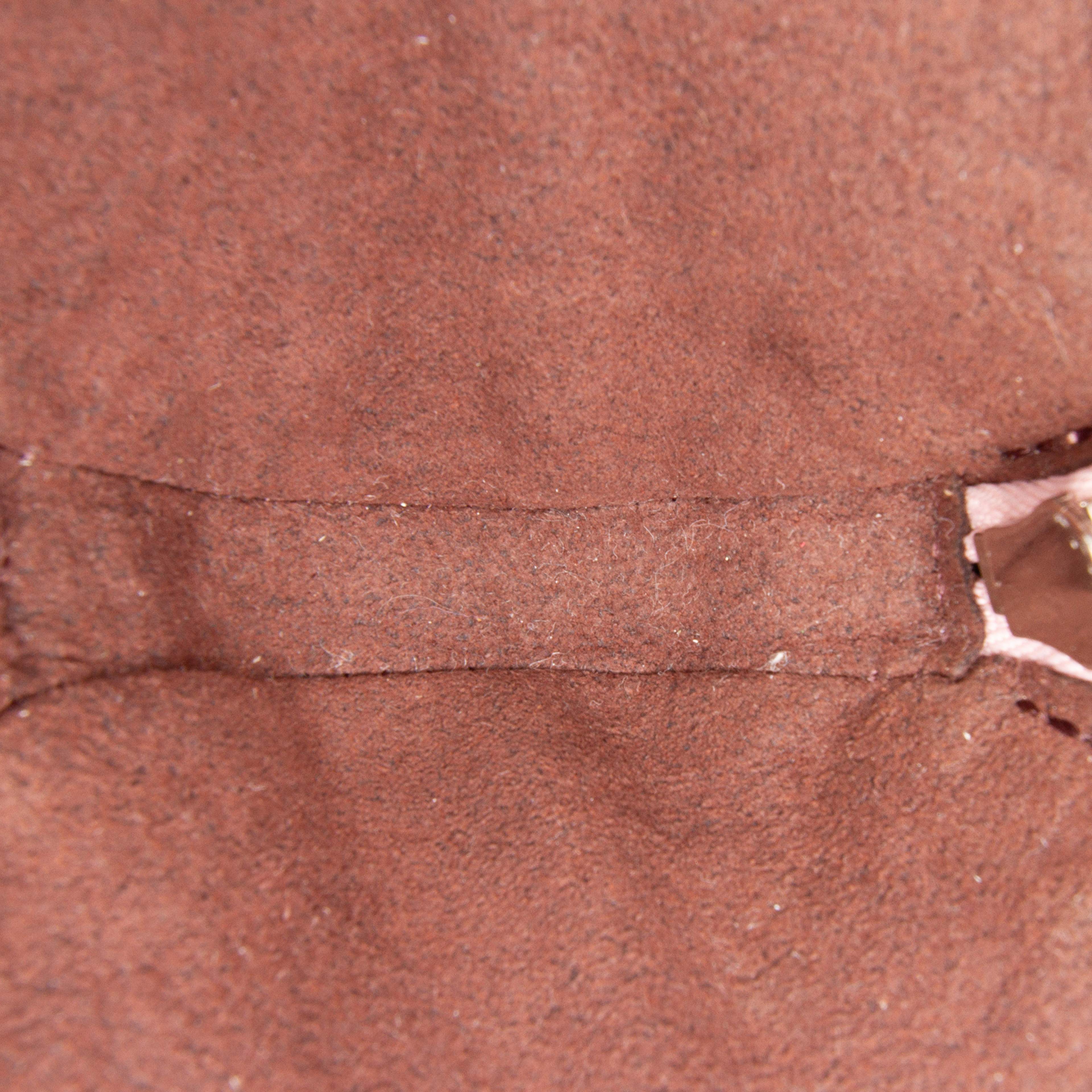 Louis Vuitton Monogram Mahina Bella, från Luxclusif, i färgen light pink. Klicka för att öppna bilden i stort format