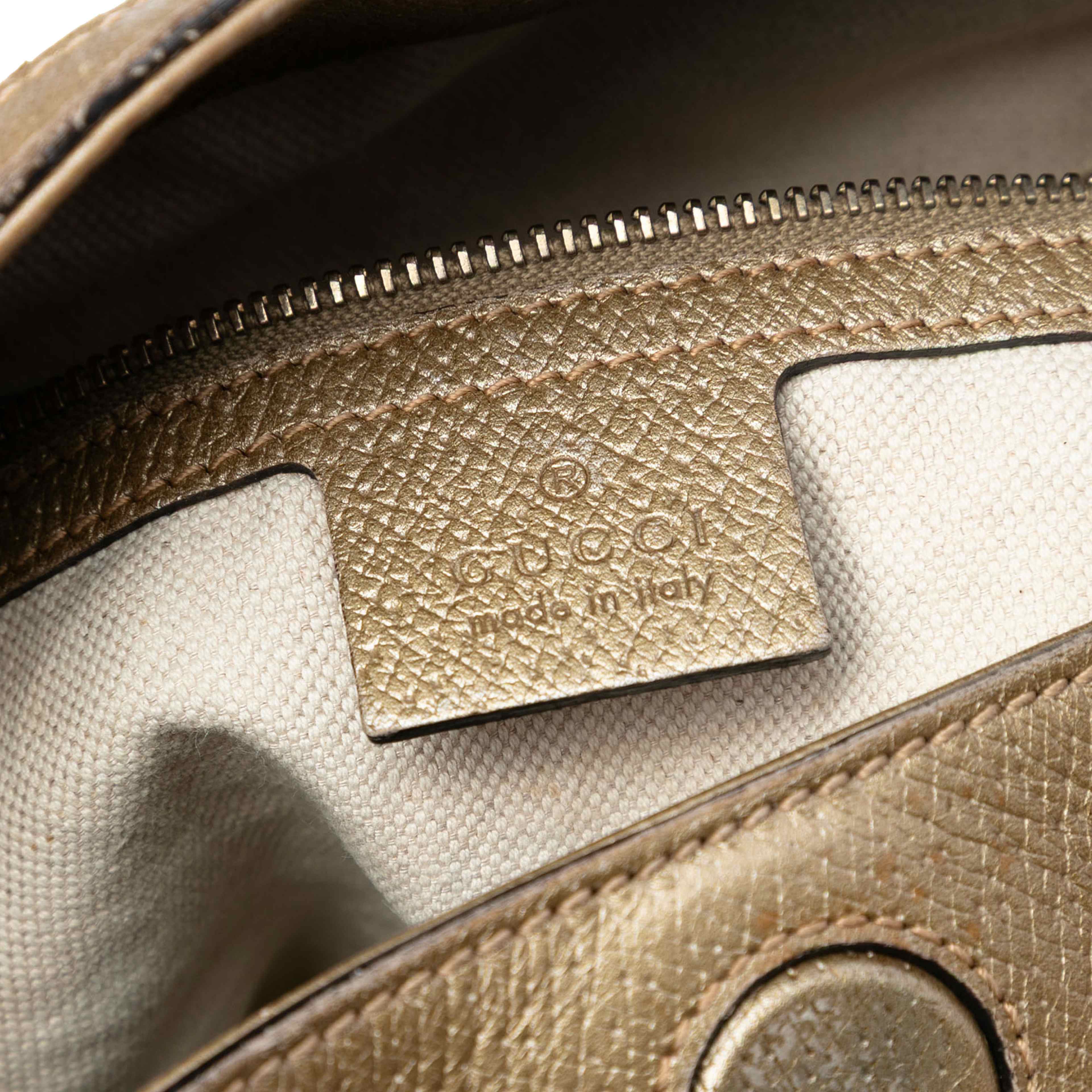 Gucci Medium Gg Canvas Bree Fold Over Tote, från Luxclusif, i färgen beige. Klicka för att öppna bilden i stort format