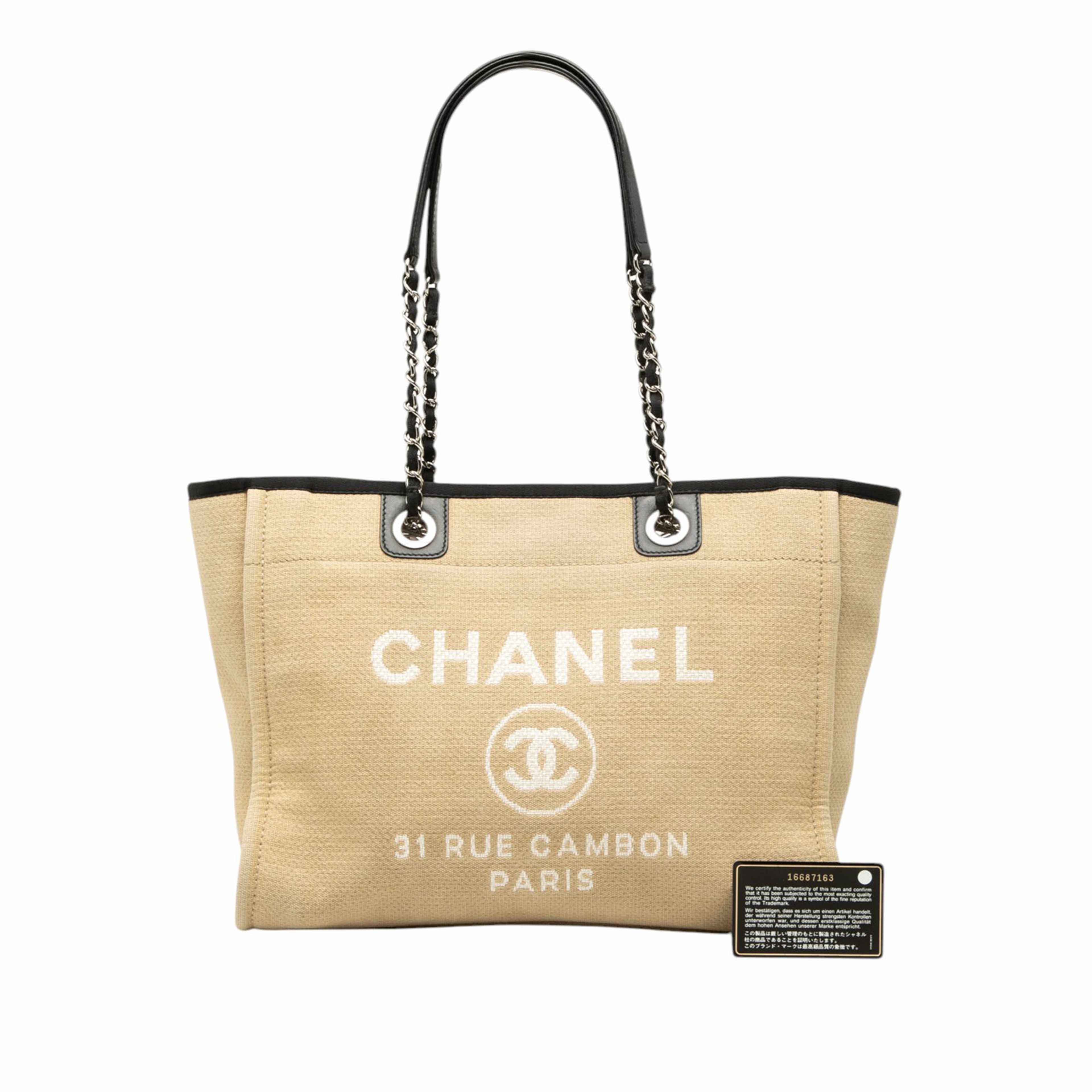 Chanel Small Canvas Deauville Tote, från Luxclusif, i färgen brun. Klicka för att öppna bilden i stort format