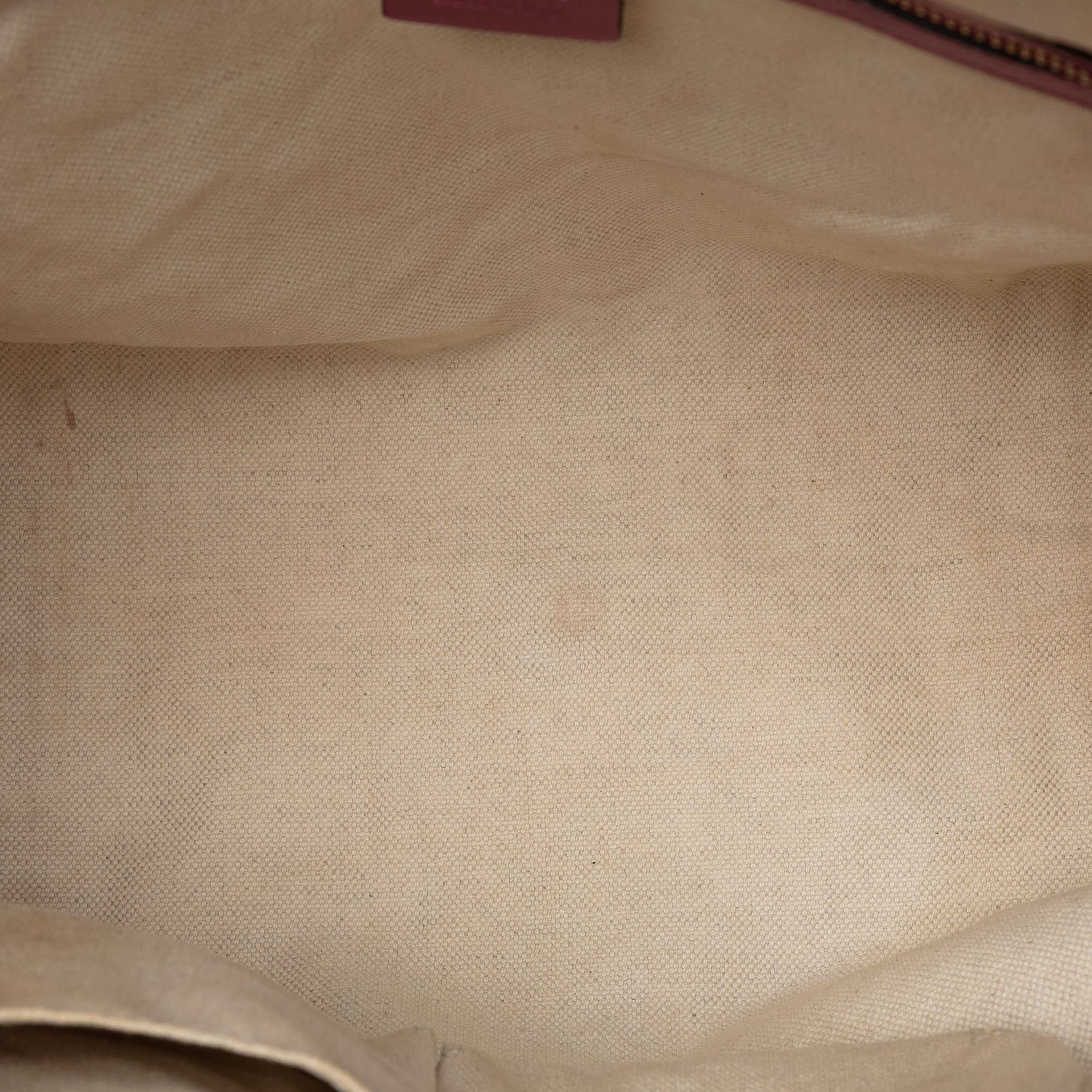 Gucci Gg Canvas Heart Bit Satchel, från Luxclusif, i färgen beige. Klicka för att öppna bilden i stort format