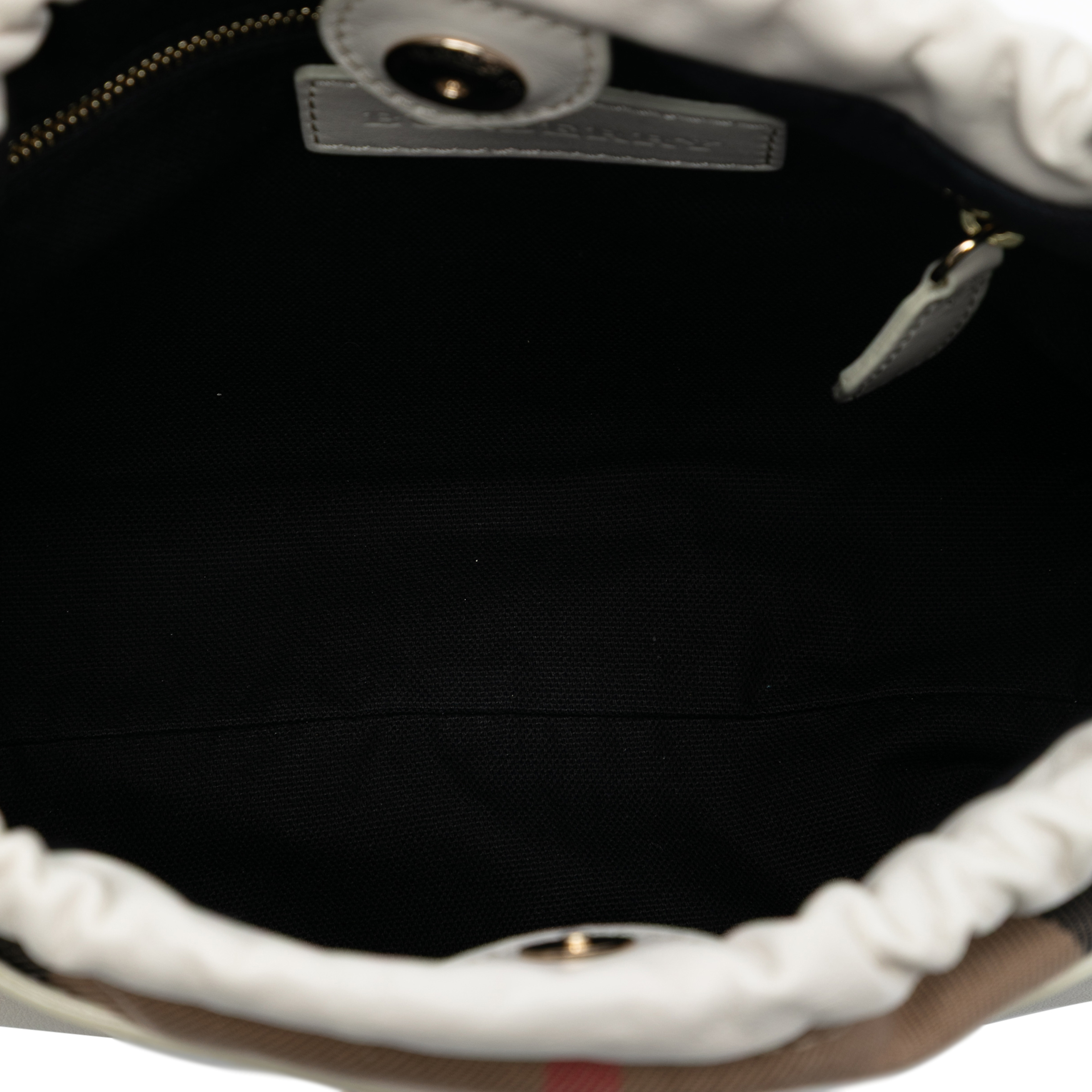 Burberry House Check Canvas And Calfskin Little Crush Crossbody, från Luxclusif, i färgen white. Klicka för att öppna bilden i stort format