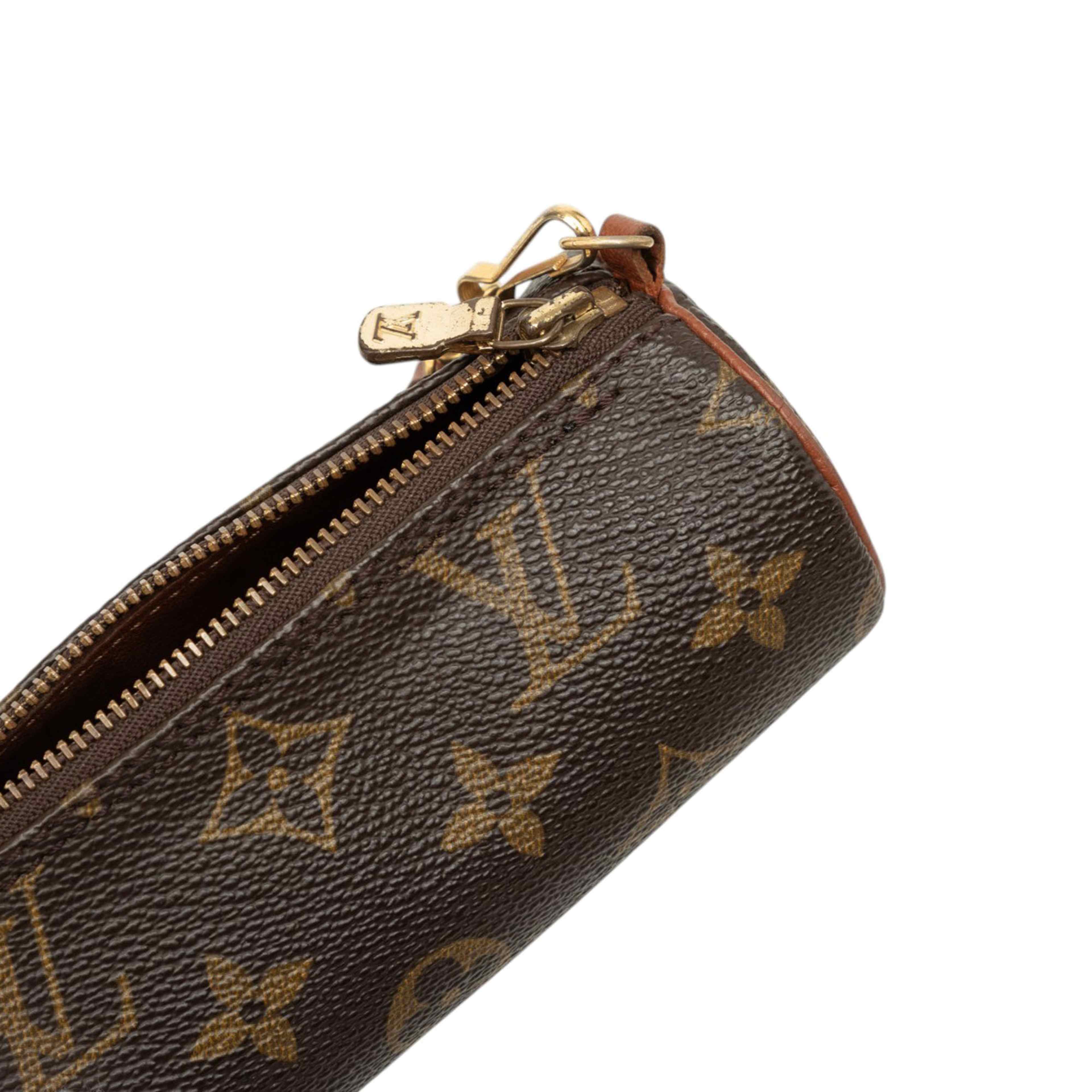 Louis Vuitton Monogram Papillon Pochette, från Luxclusif, i färgen brun. Klicka för att öppna bilden i stort format