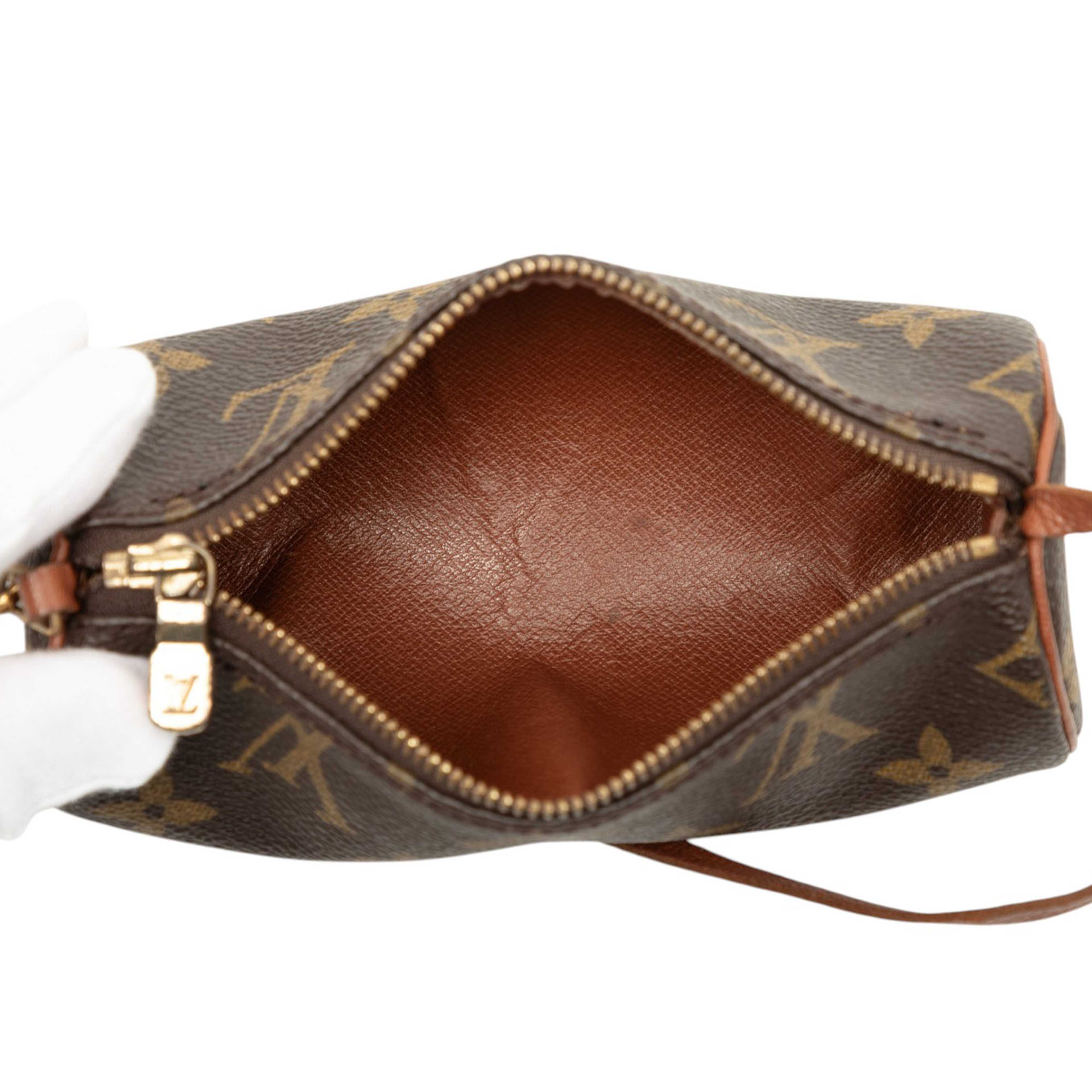 Louis Vuitton Monogram Papillon Pochette, från Luxclusif, i färgen brun. Klicka för att öppna bilden i stort format