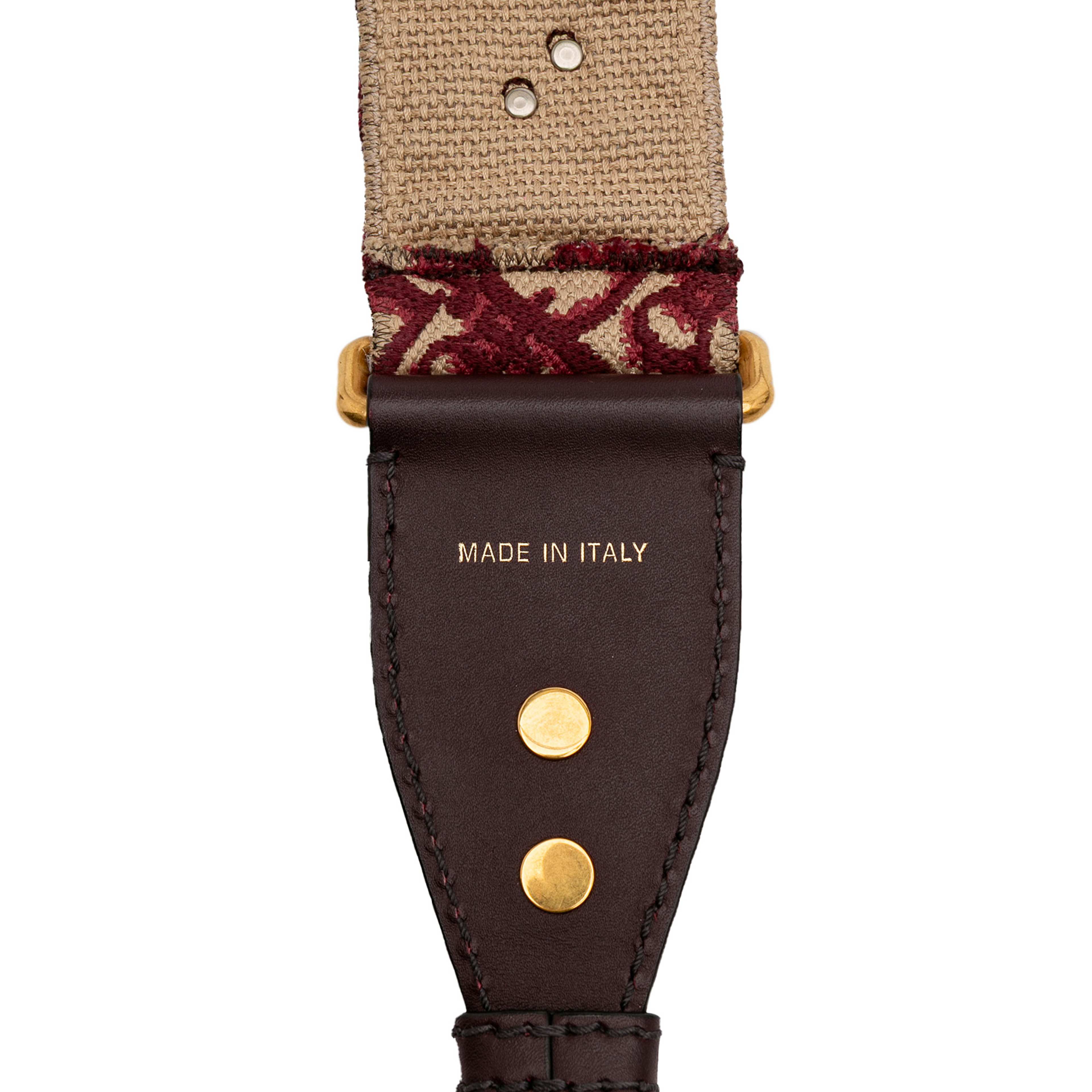 Dior Studded Oblique Canvas Bag Strap, från Luxclusif, i färgen dark red. Klicka för att öppna bilden i stort format