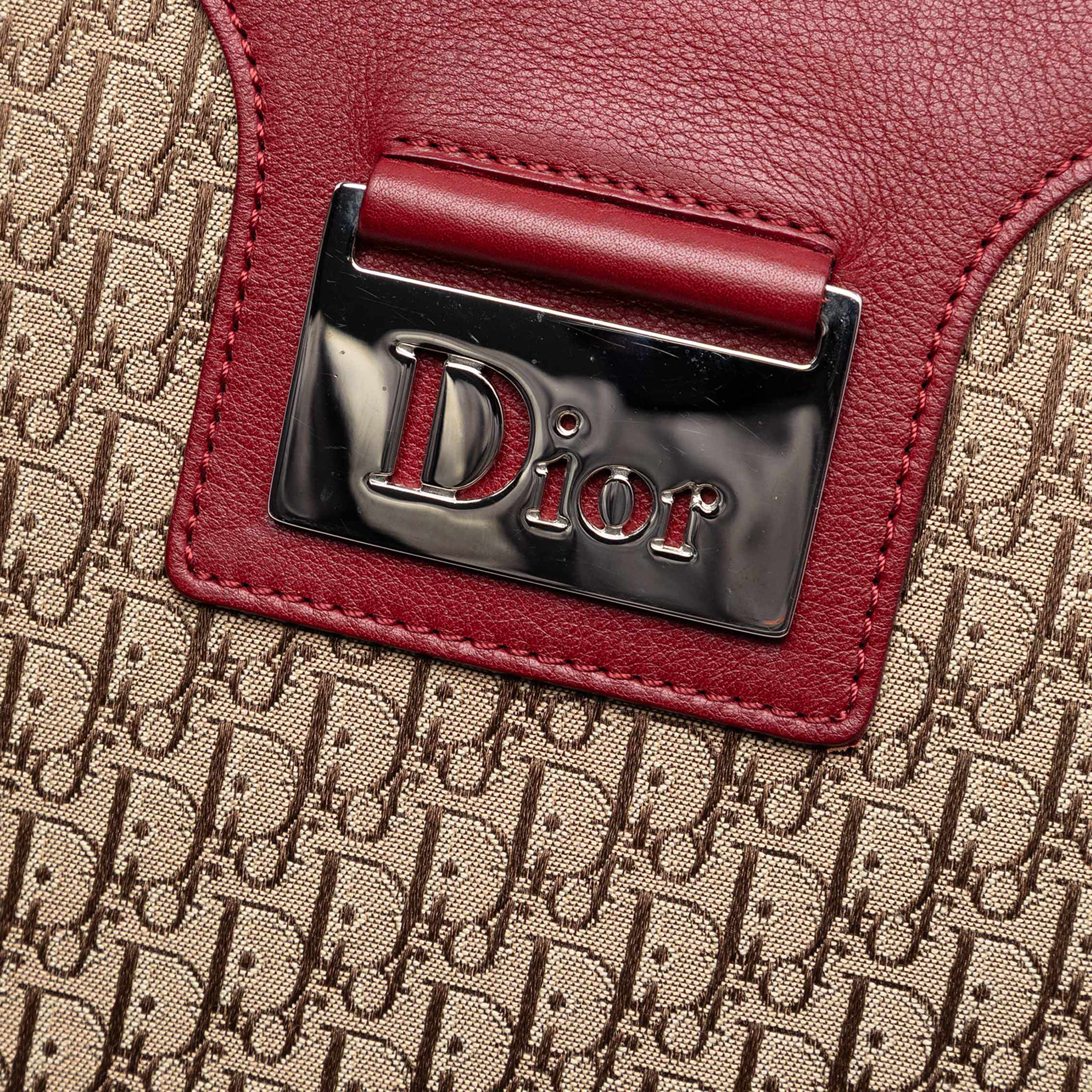 Dior Diorissimo Trotter Canvas Street Chic Crossbody, från Luxclusif, i färgen beige. Klicka för att öppna bilden i stort format