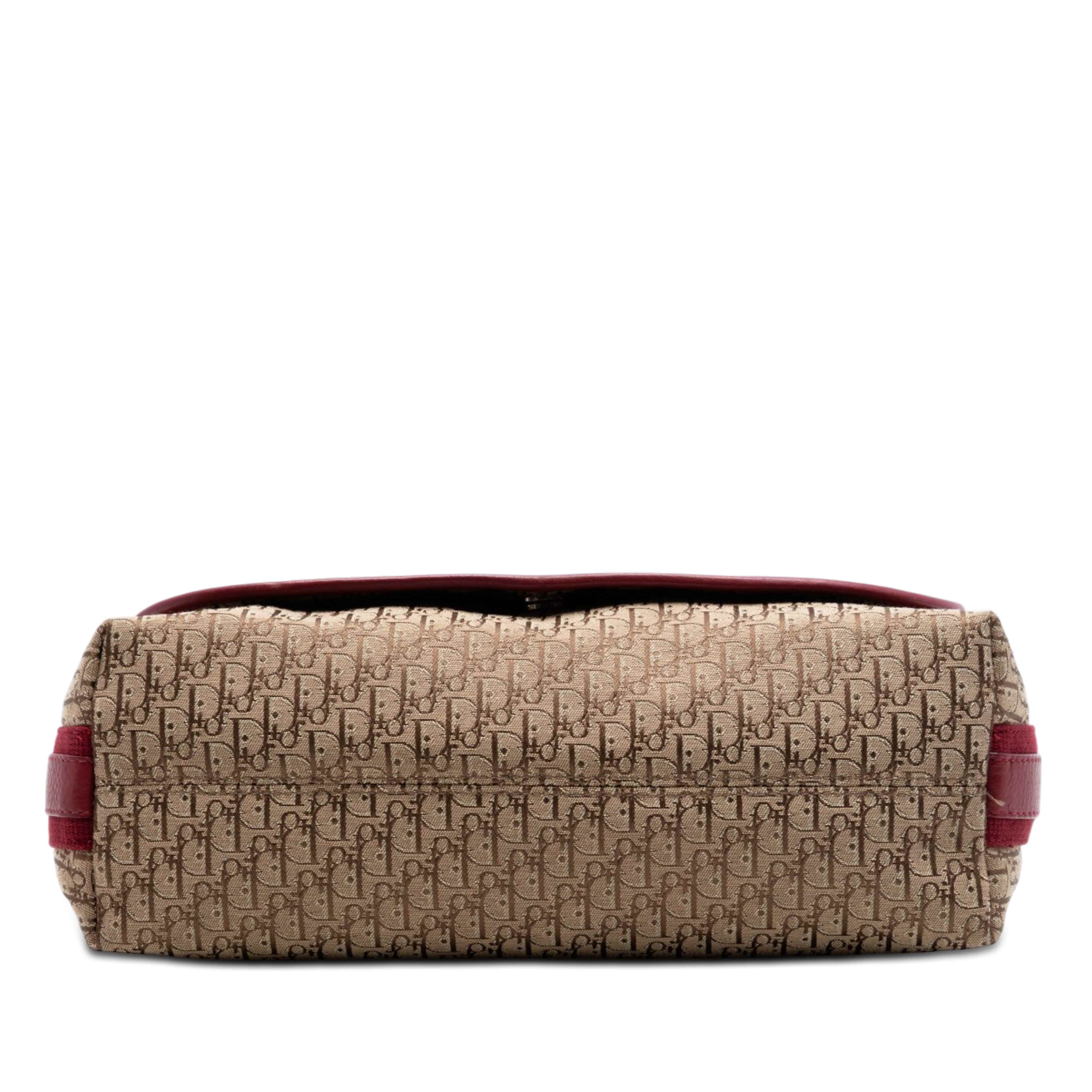 Dior Diorissimo Trotter Canvas Street Chic Crossbody, från Luxclusif, i färgen röd. Klicka för att öppna bilden i stort format