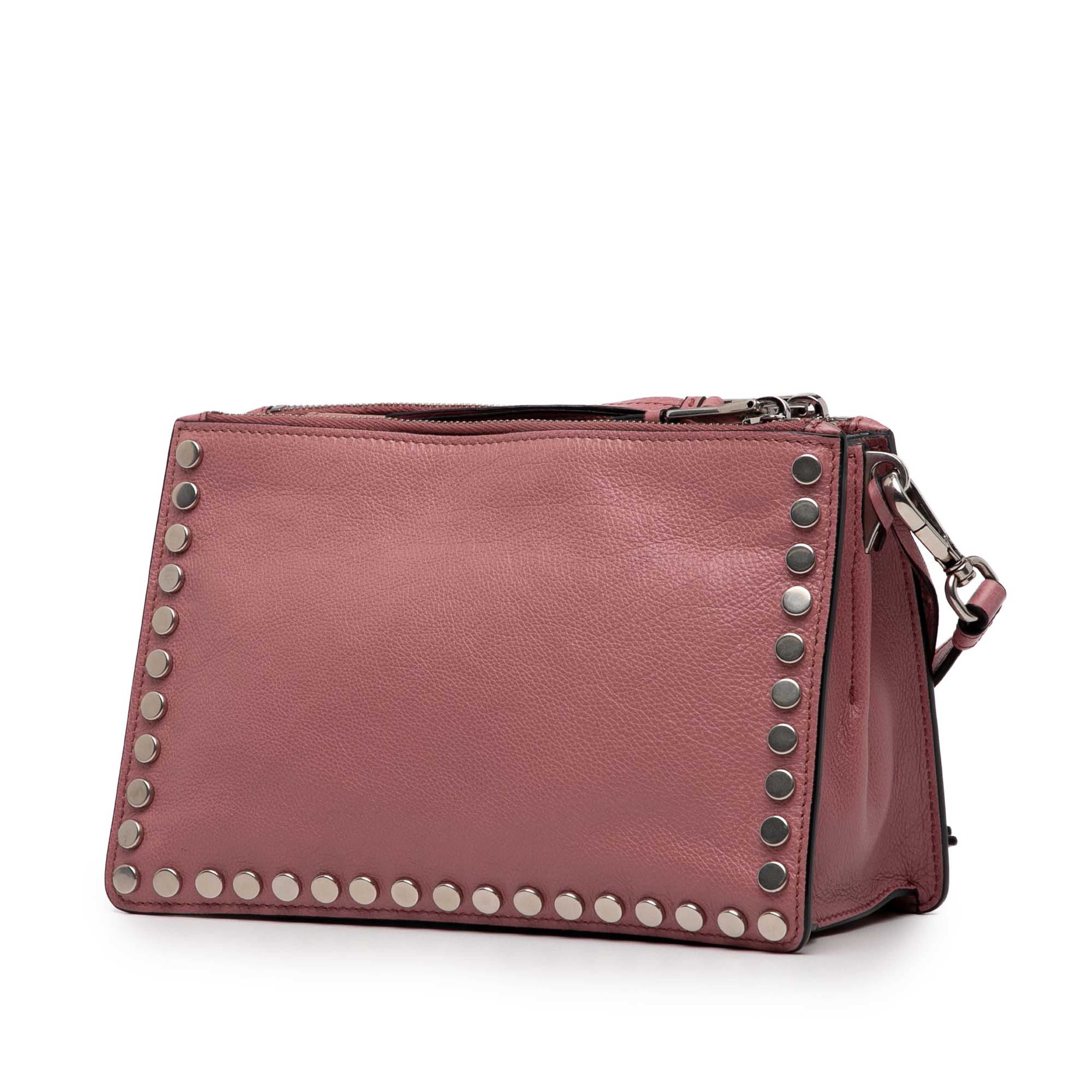 Prada Glace Calf Studded Etiquette Crossbody, från Luxclusif, i färgen blush. Klicka för att öppna bilden i stort format