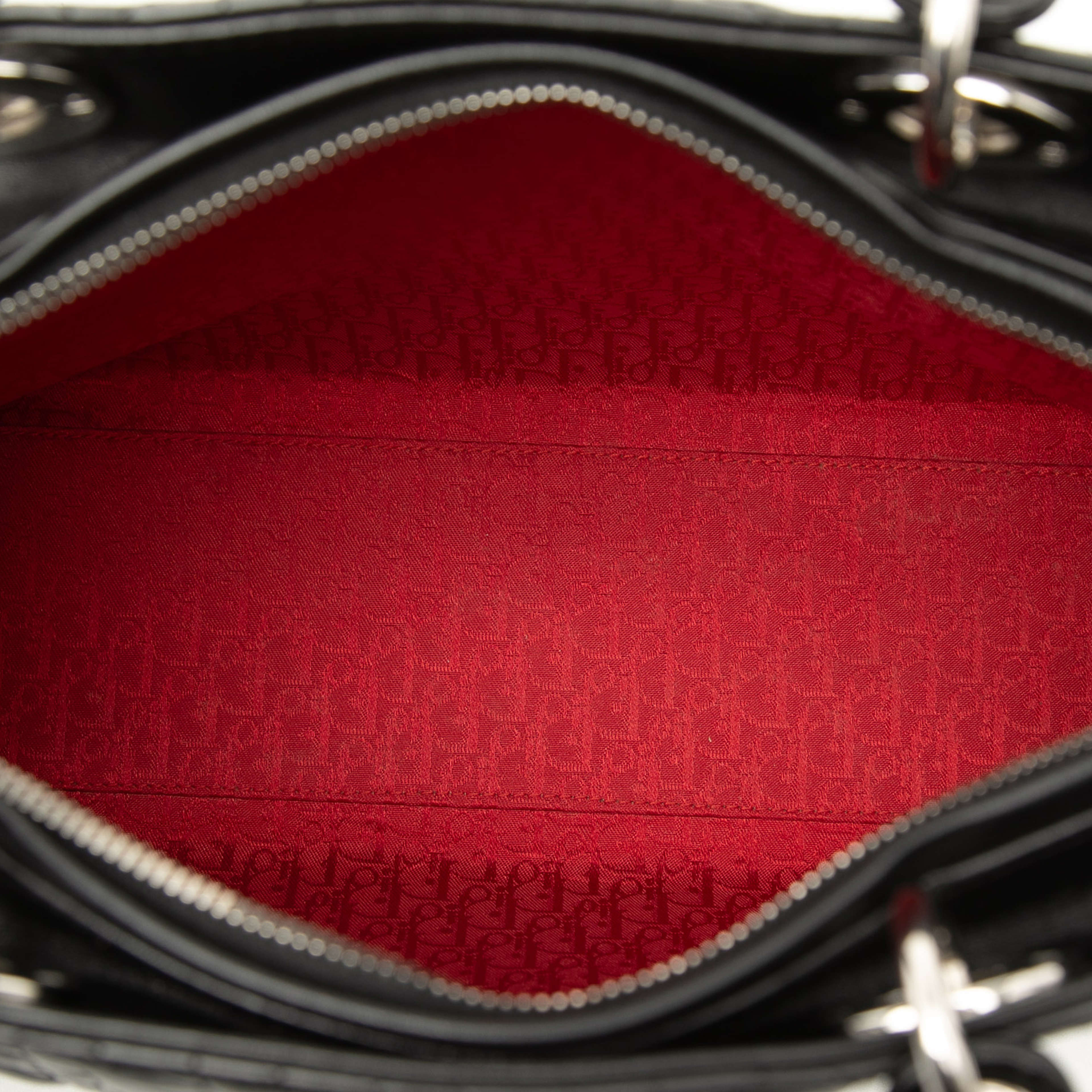 Dior Large Lambskin Cannage Lady Dior, från Luxclusif, i färgen black. Klicka för att öppna bilden i stort format