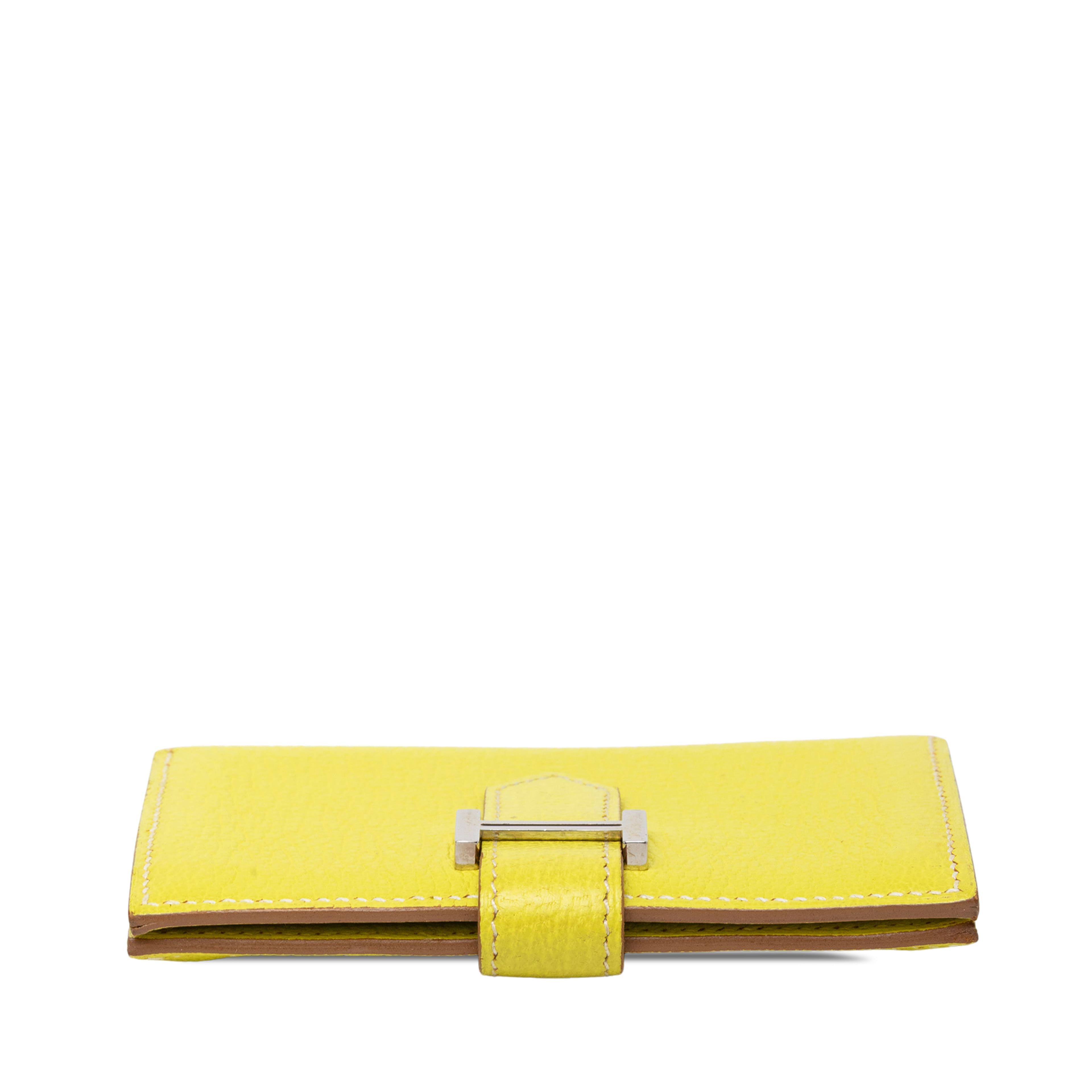 Hermès Epsom Bearn Card Case, från Luxclusif, i färgen gul. Klicka för att öppna bilden i stort format