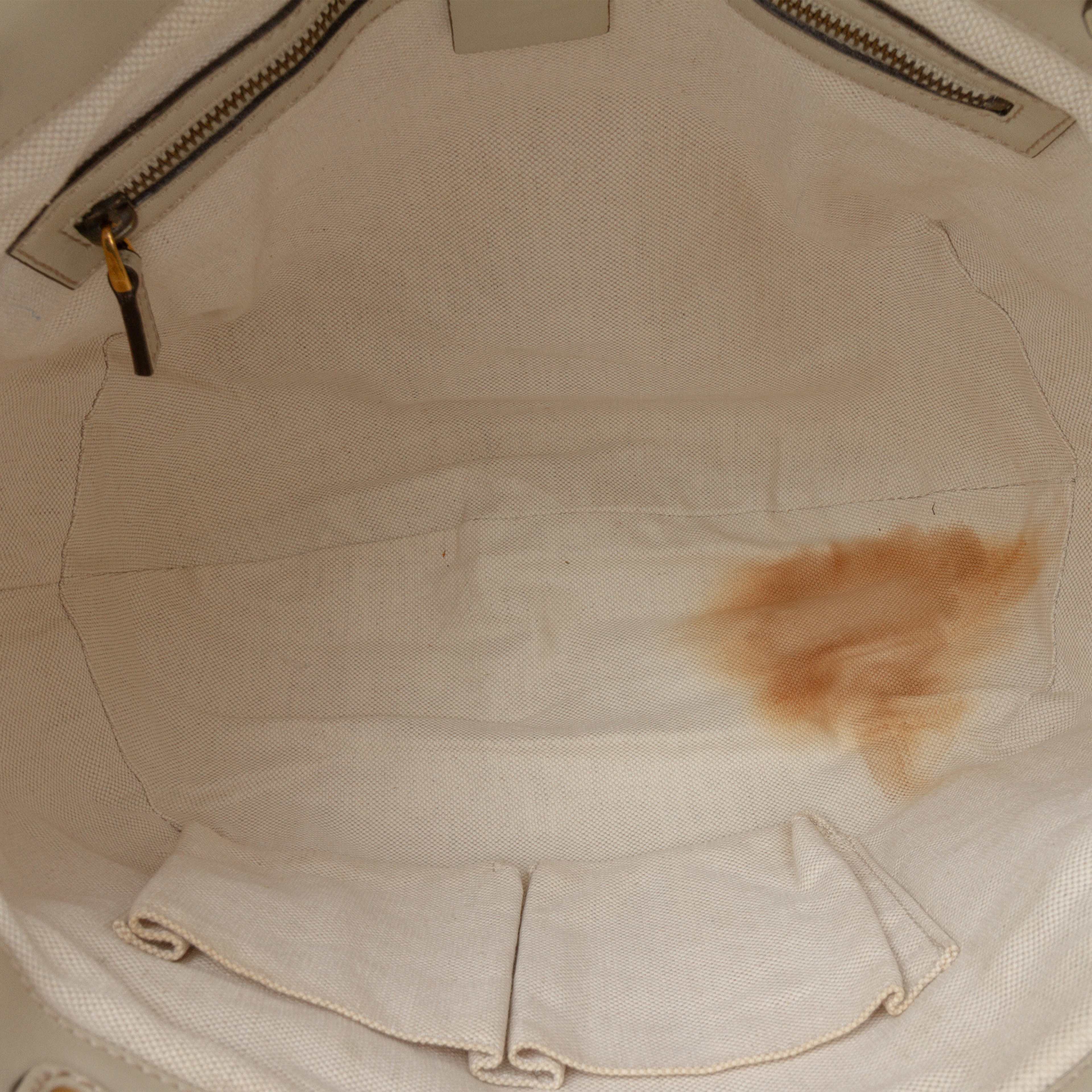 Gucci Gg Canvas Scarlett Tote, från Luxclusif, i färgen beige. Klicka för att öppna bilden i stort format