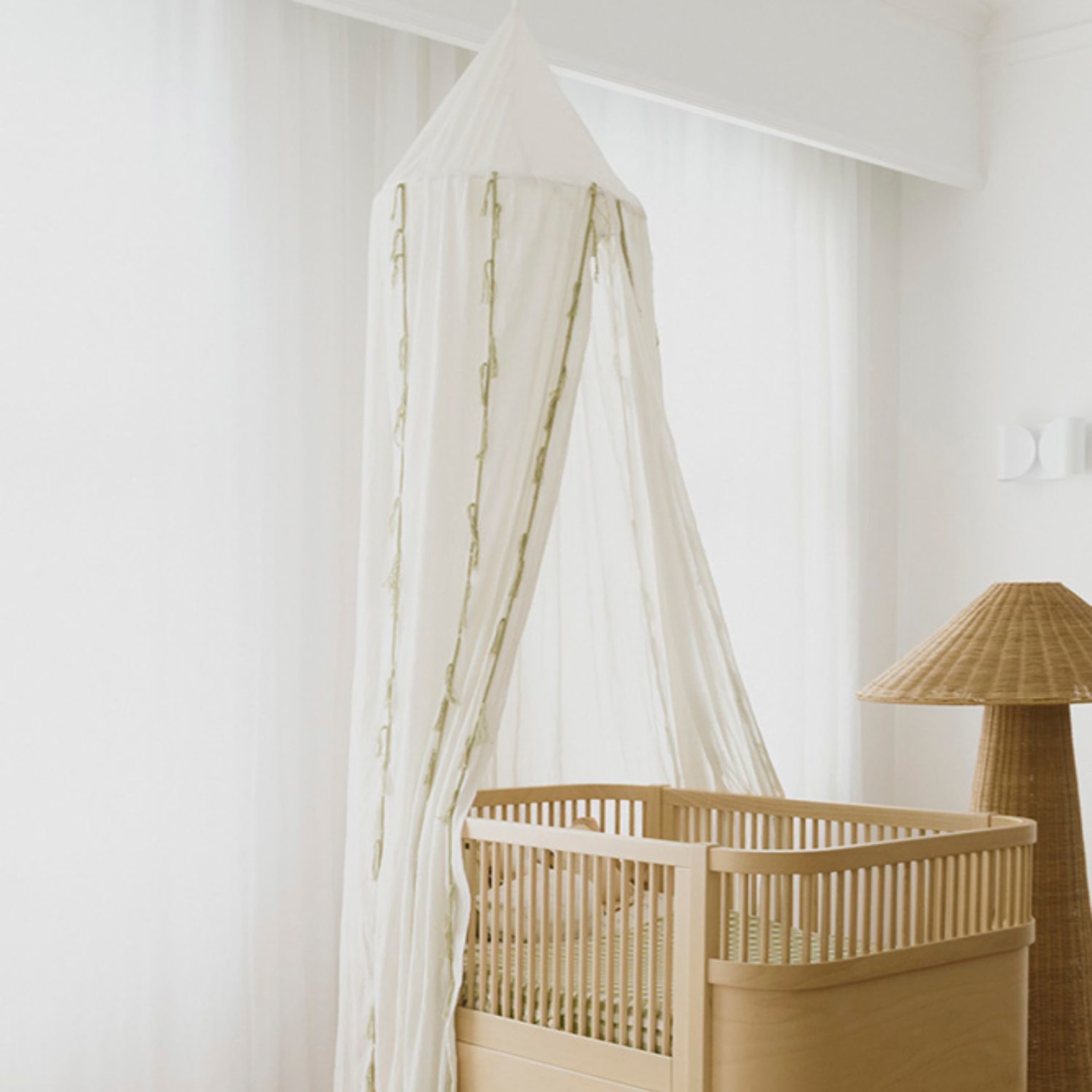 Sjömansbaldakin Crepe Swan, från LORENA CANALS, i färgen elfenben, matcha. Klicka för att öppna bilden i stort format