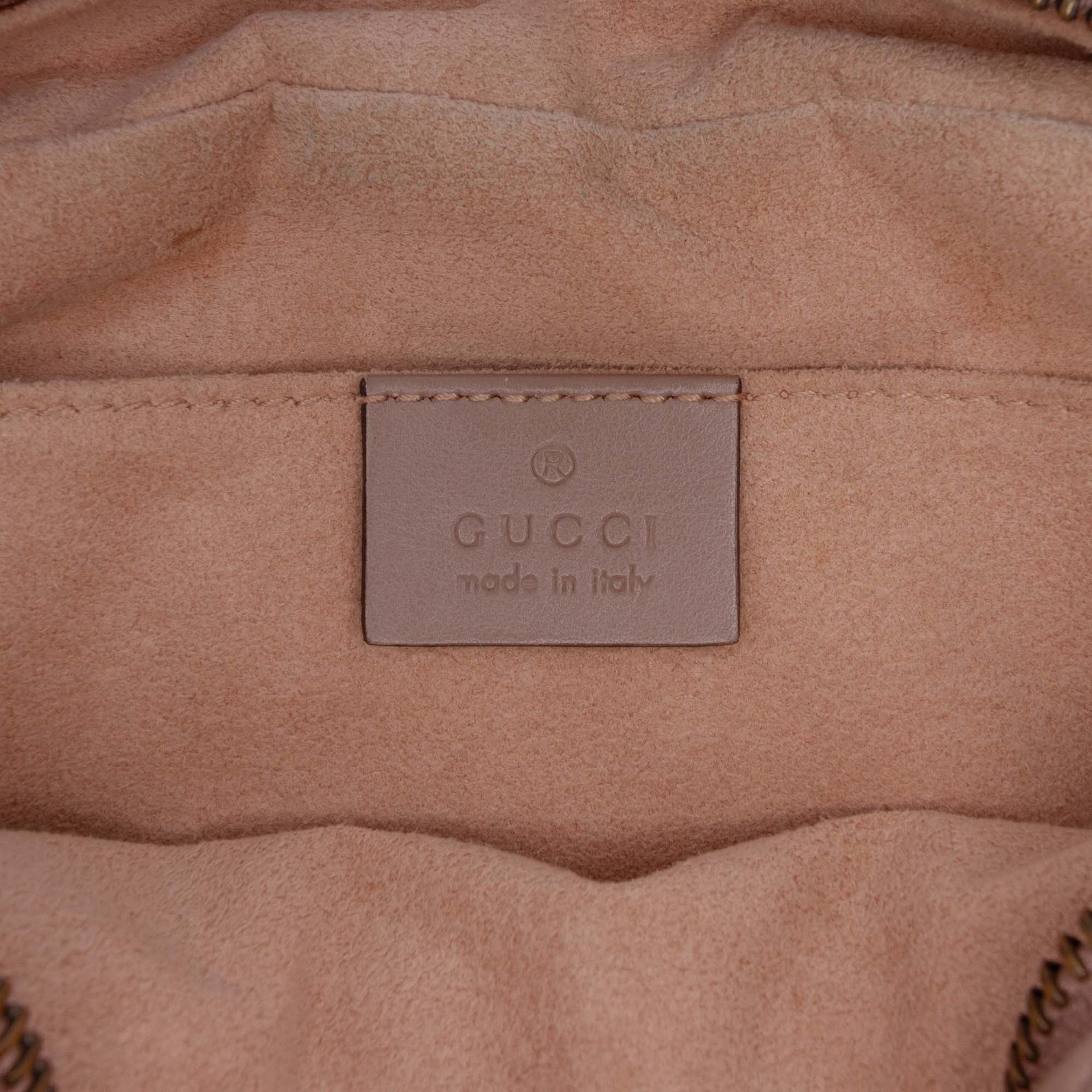 Gucci Mini Gg Marmont Matelasse Calfskin Crossbody, från Luxclusif, i färgen brun. Klicka för att öppna bilden i stort format