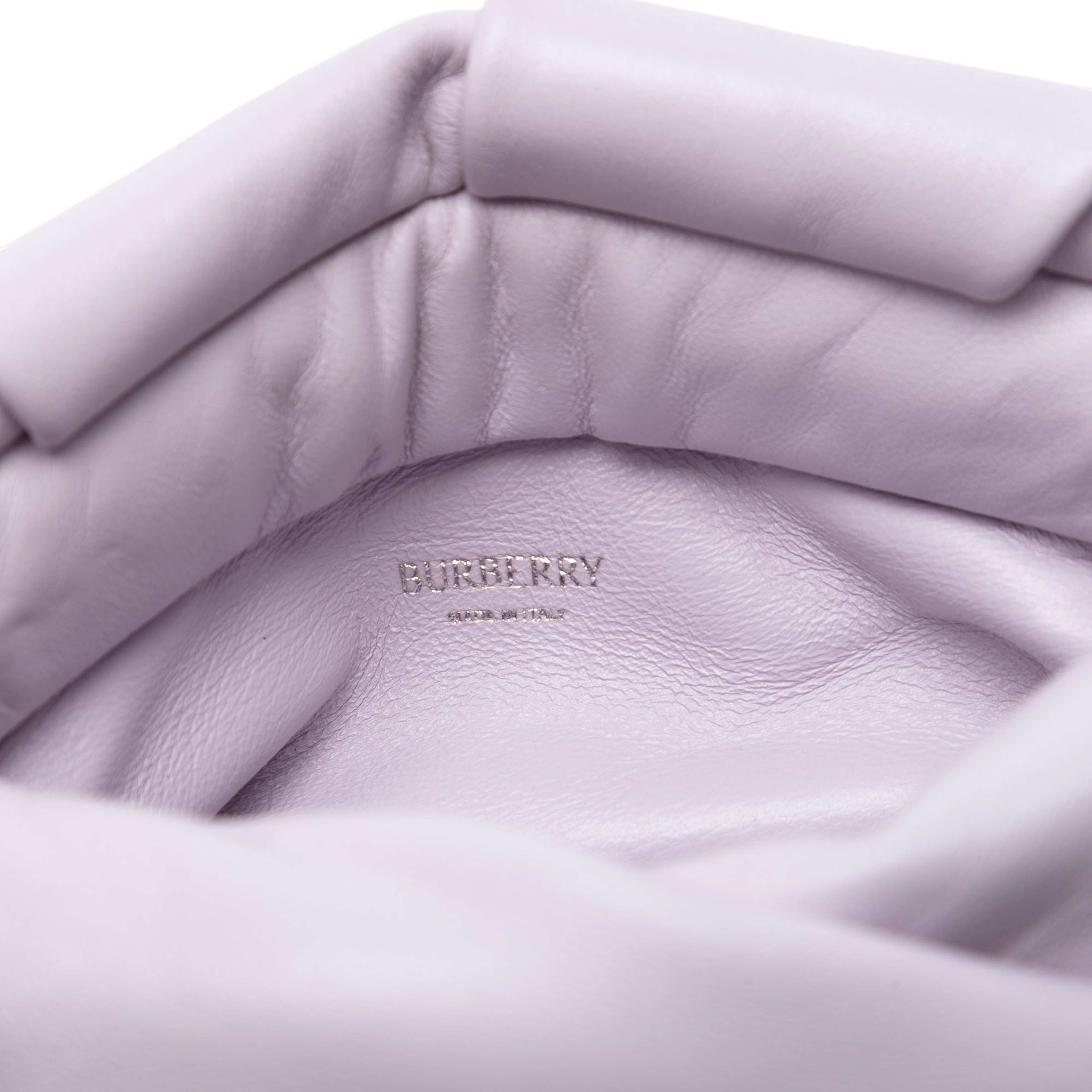 Burberry Lambskin Rose Chain Clutch, från Luxclusif, i färgen purpur. Klicka för att öppna bilden i stort format