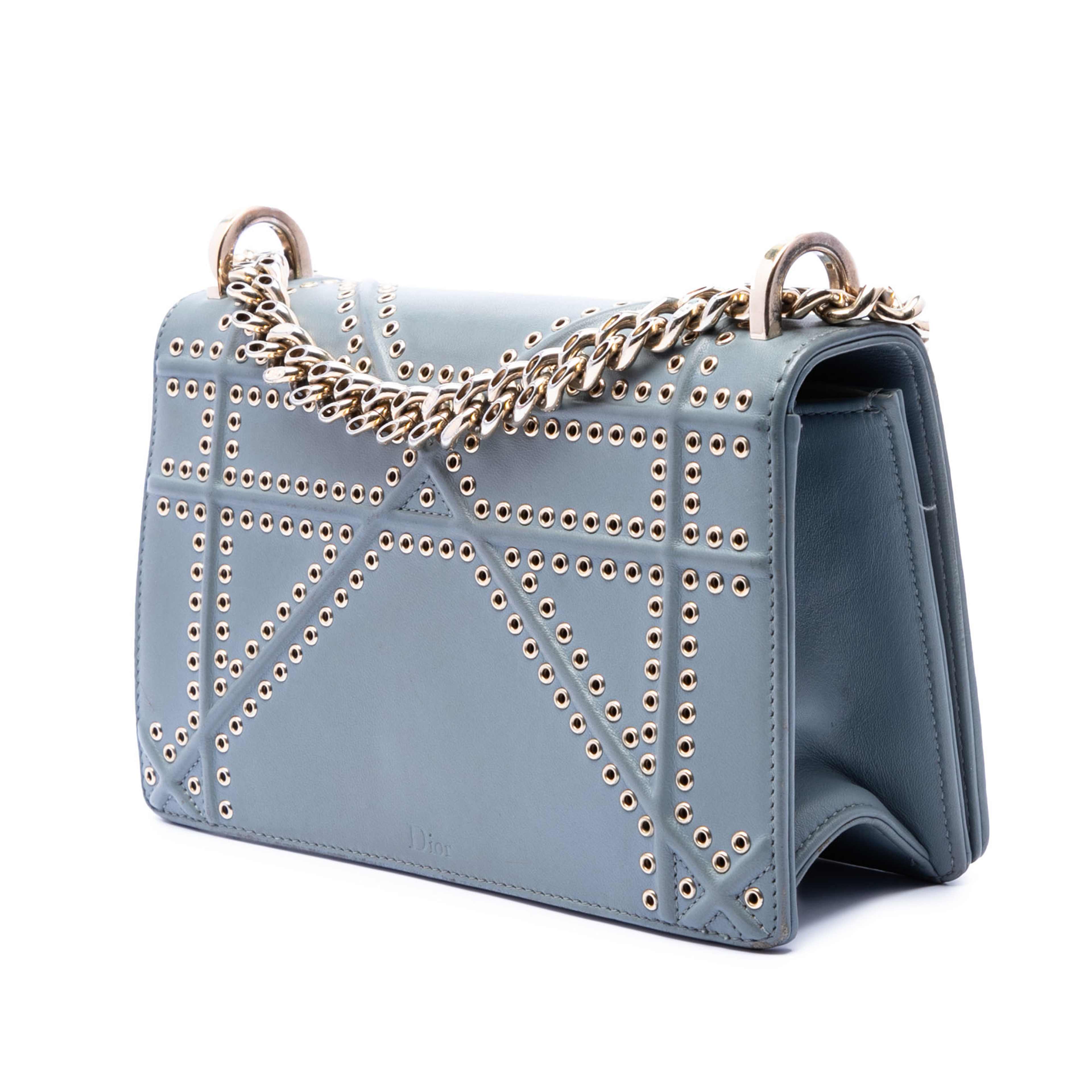 Dior Small Studded Calfskin Diorama Crossbody, från Luxclusif, i färgen light blue. Klicka för att öppna bilden i stort format