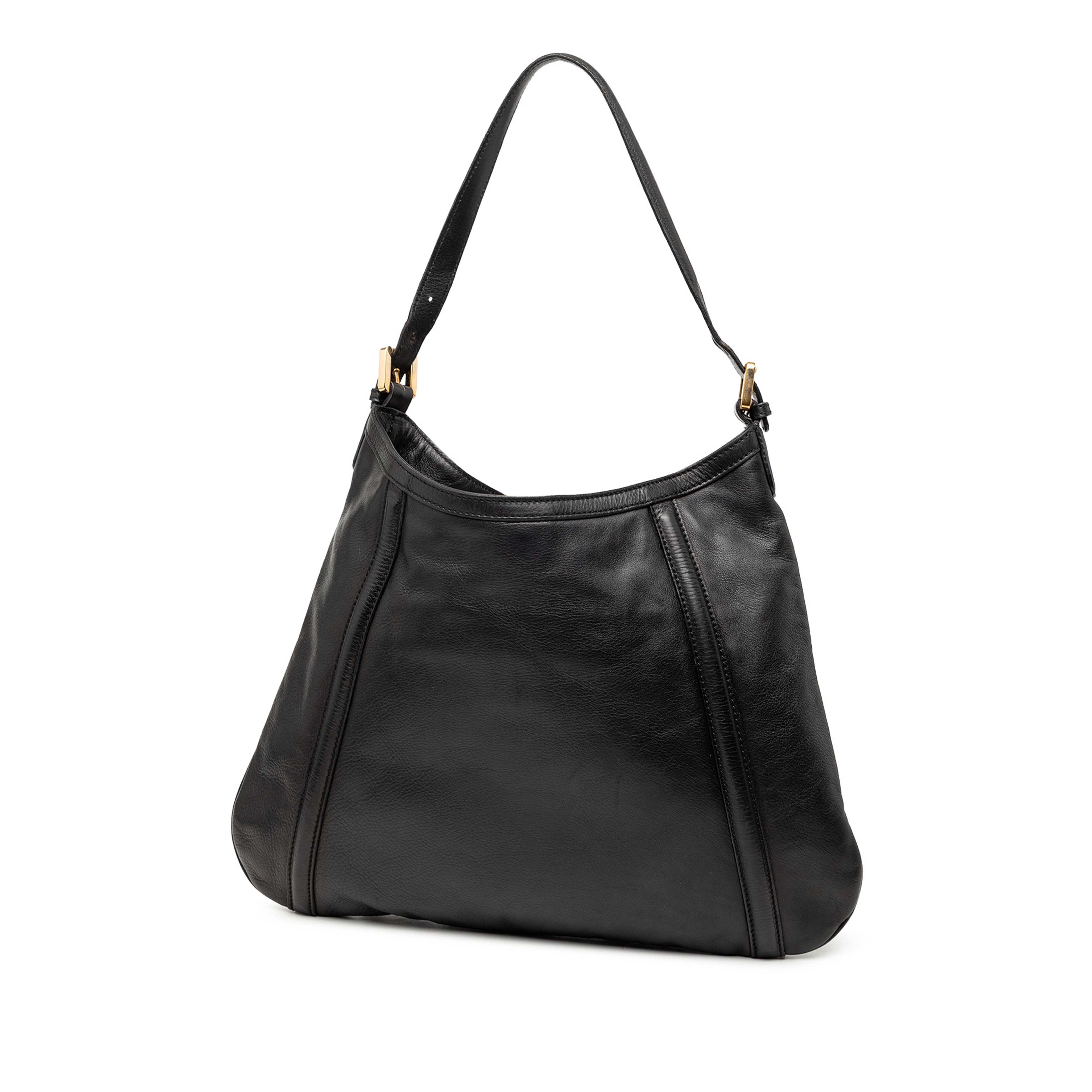 Gucci Calfskin Interlocking G Britt Shoulder Bag, från Luxclusif, i färgen black. Klicka för att öppna bilden i stort format