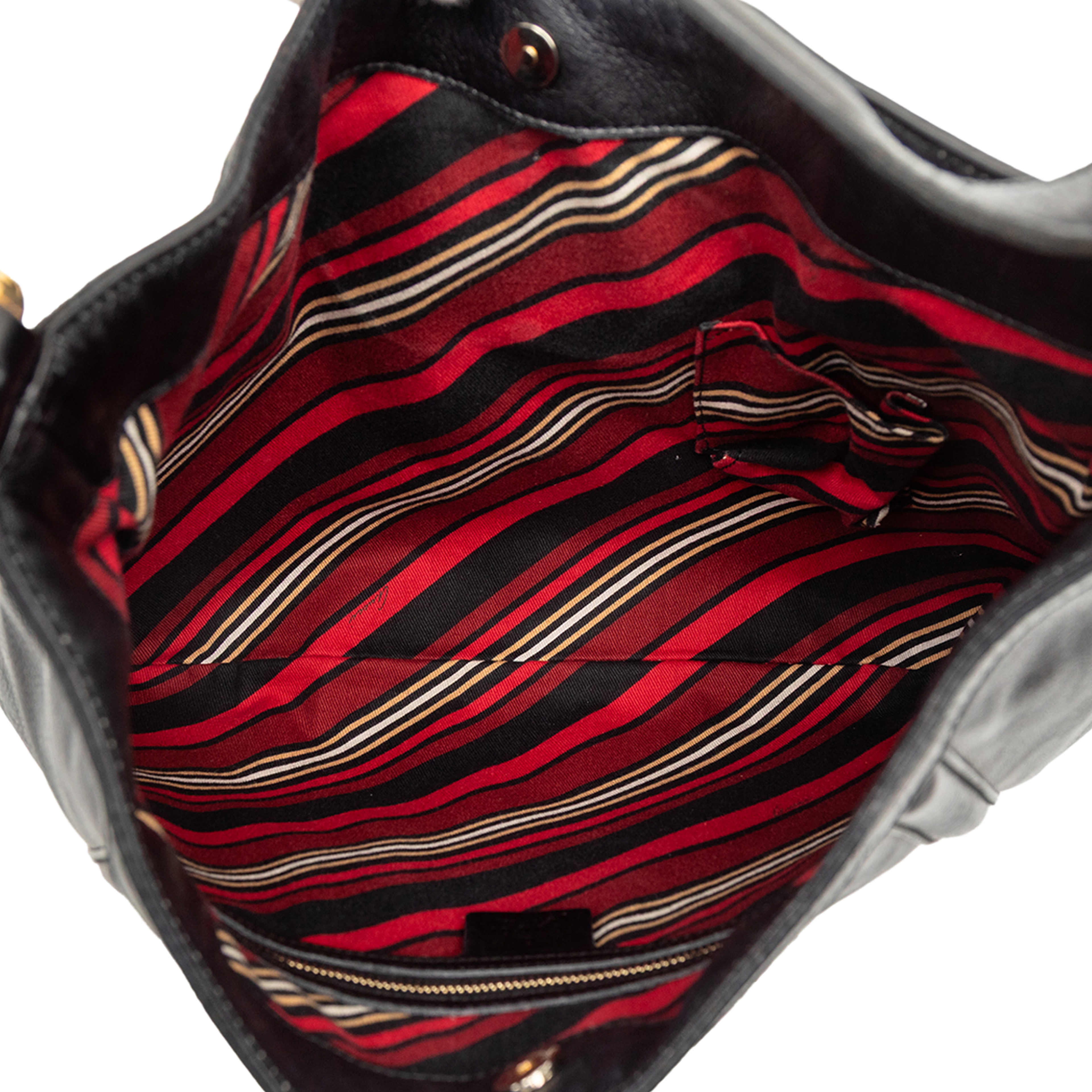 Gucci Calfskin Interlocking G Britt Shoulder Bag, från Luxclusif, i färgen black. Klicka för att öppna bilden i stort format