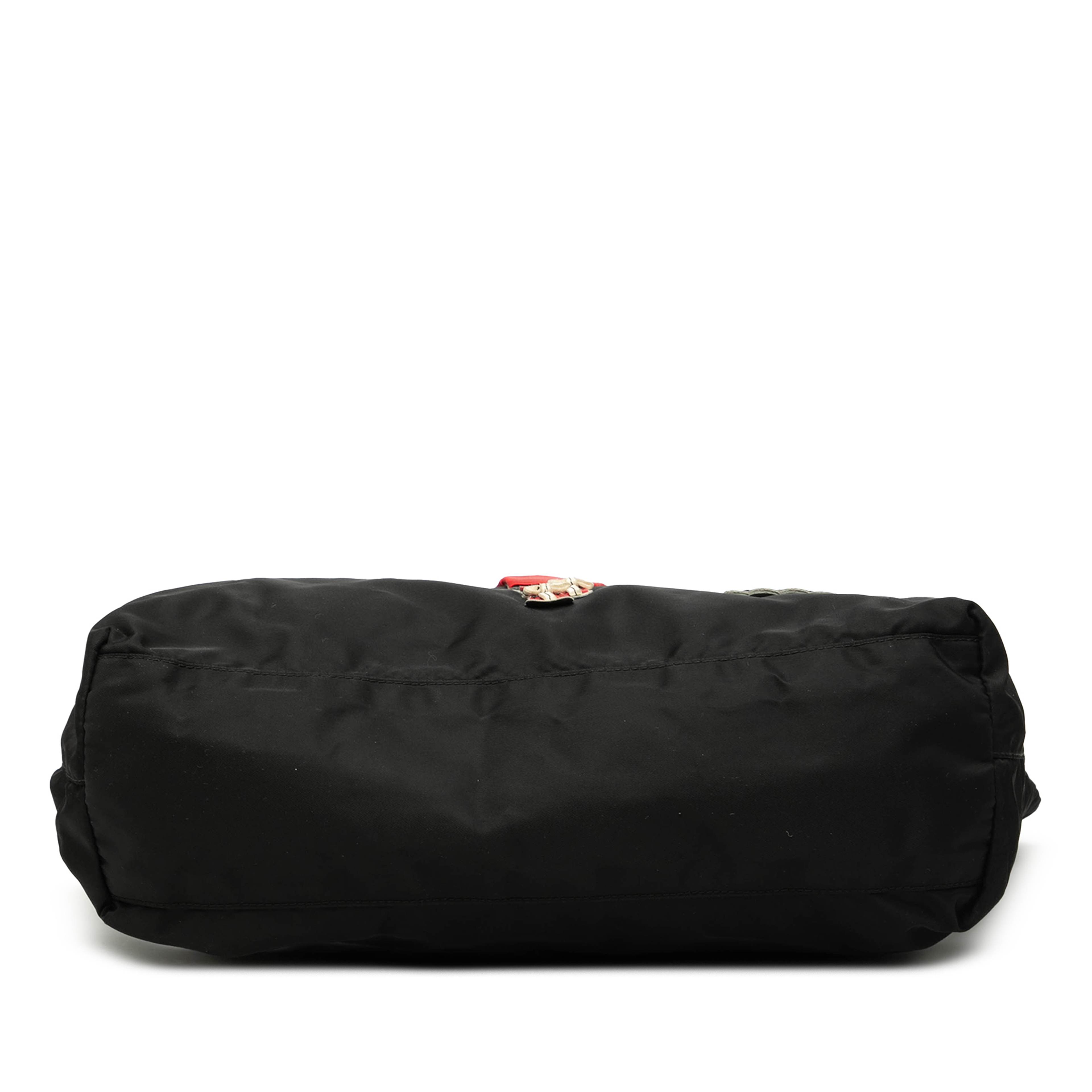 Prada Saffiano Trimmed Tessuto Applique Tote, från Luxclusif, i färgen black. Klicka för att öppna bilden i stort format