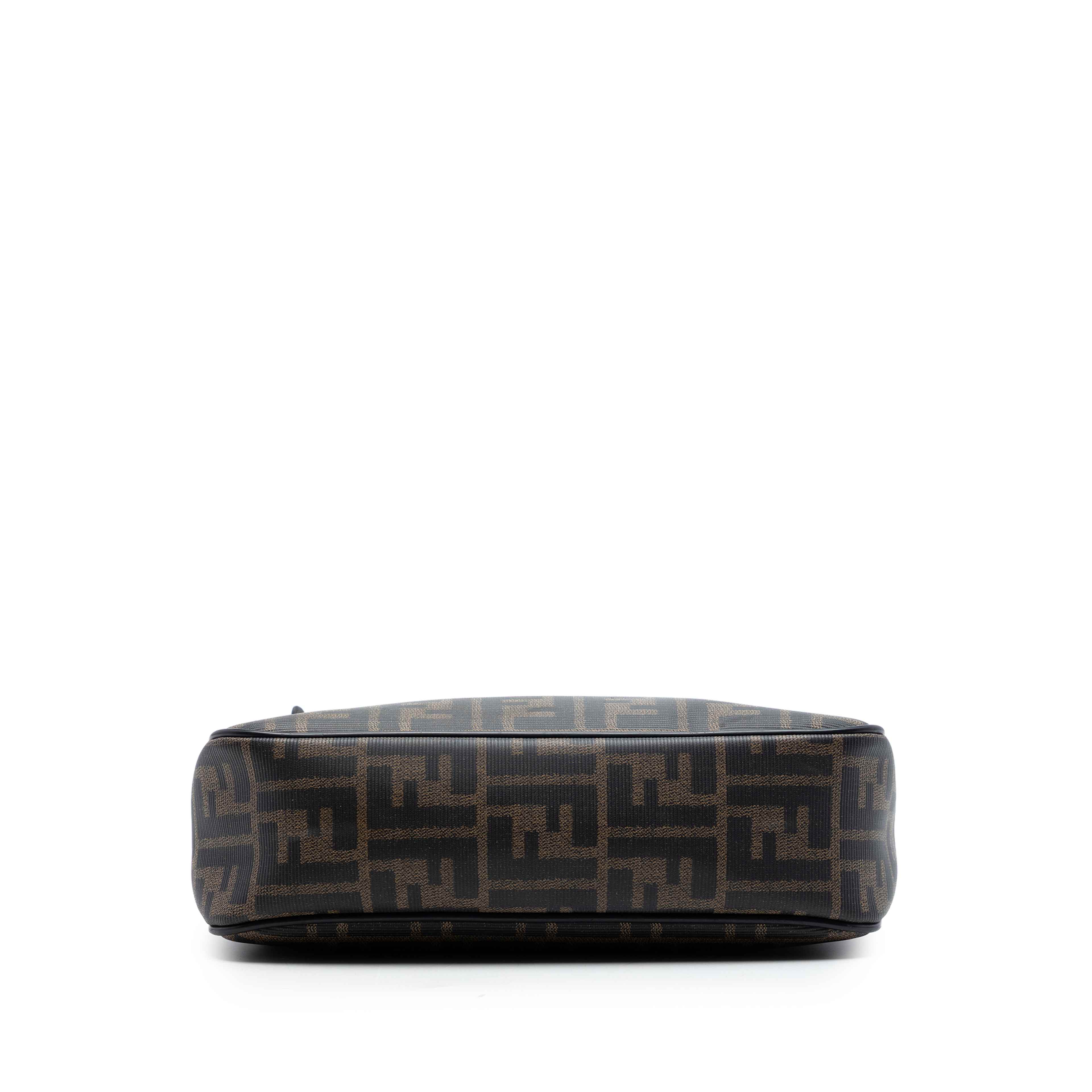 Fendi Zucca Coated Canvas Crossbody, från Luxclusif, i färgen brun. Klicka för att öppna bilden i stort format