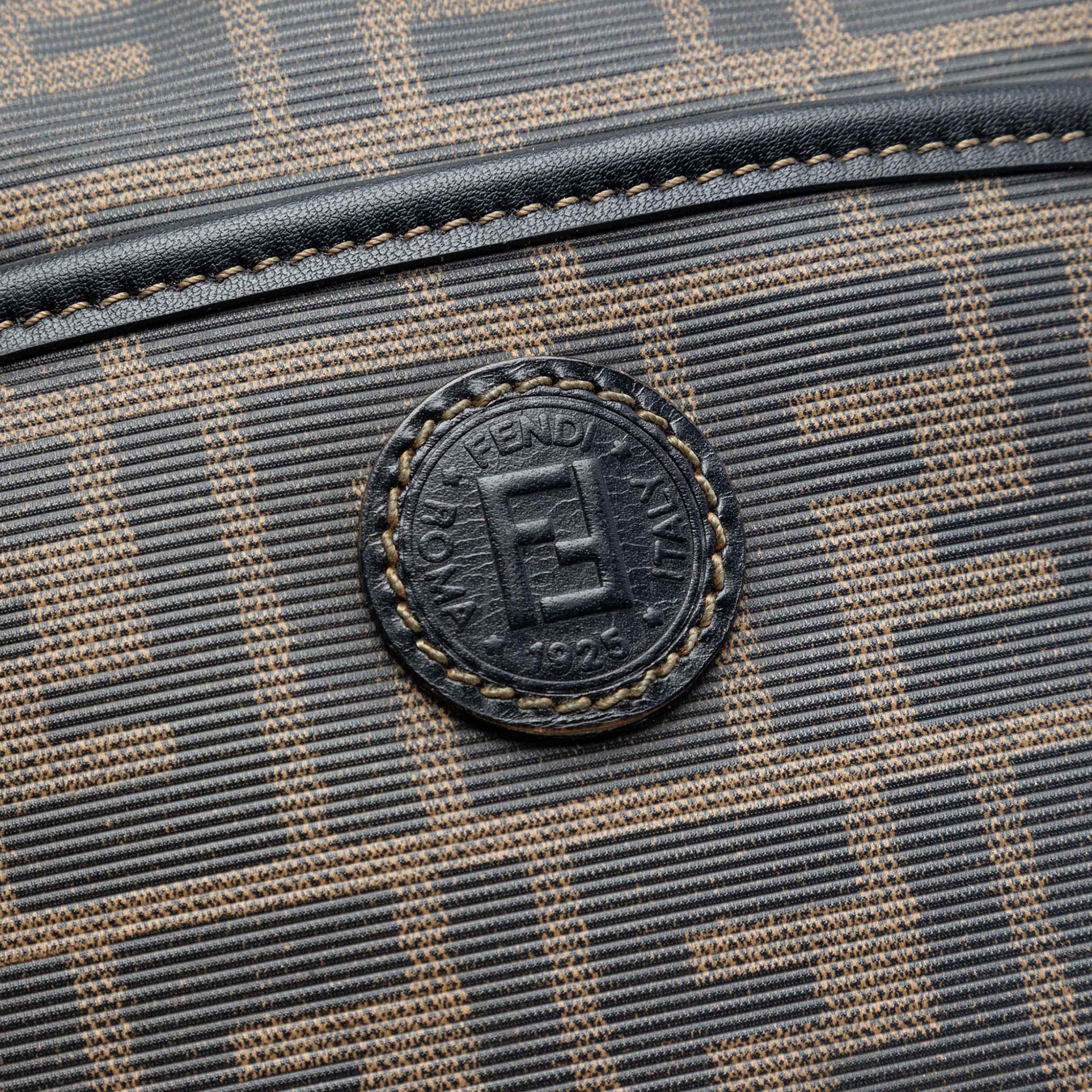 Fendi Zucca Coated Canvas Crossbody, från Luxclusif, i färgen brun. Klicka för att öppna bilden i stort format