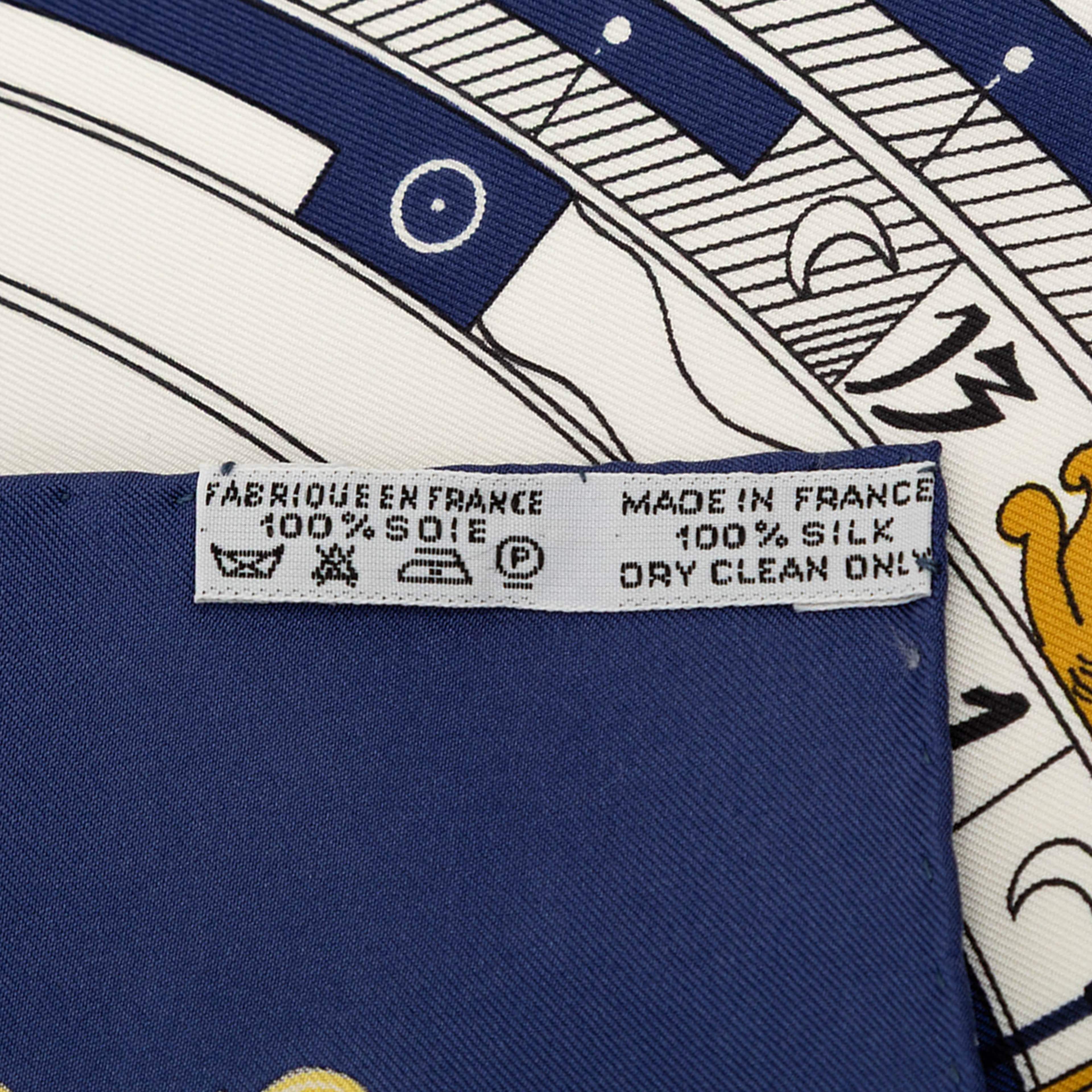 Hermès Astrologie Dies Et Hore Silk Scarf, från Luxclusif, i färgen dark blue. Klicka för att öppna bilden i stort format