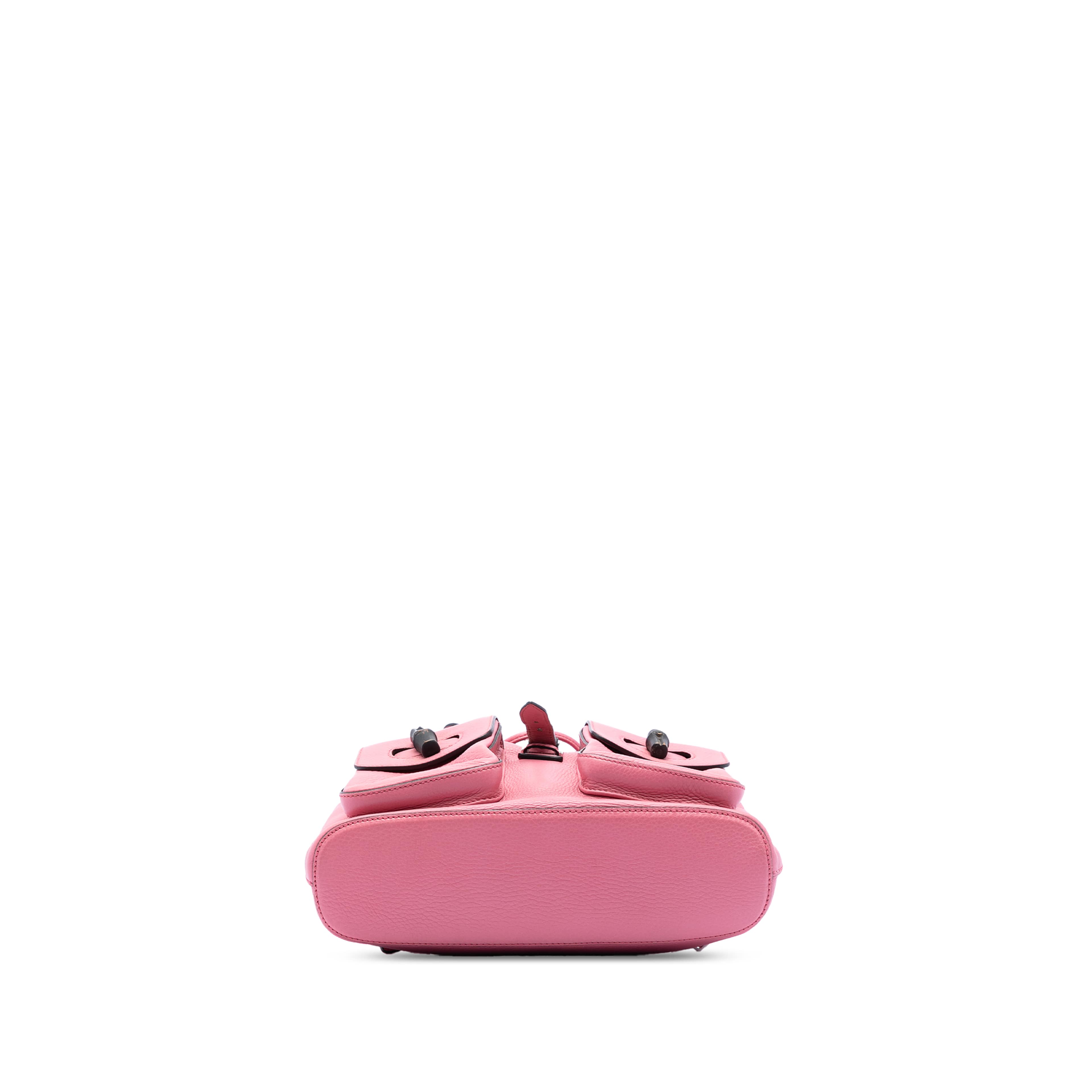 Gucci Leather Bamboo Tassel Backpack, från Luxclusif, i färgen rosa. Klicka för att öppna bilden i stort format