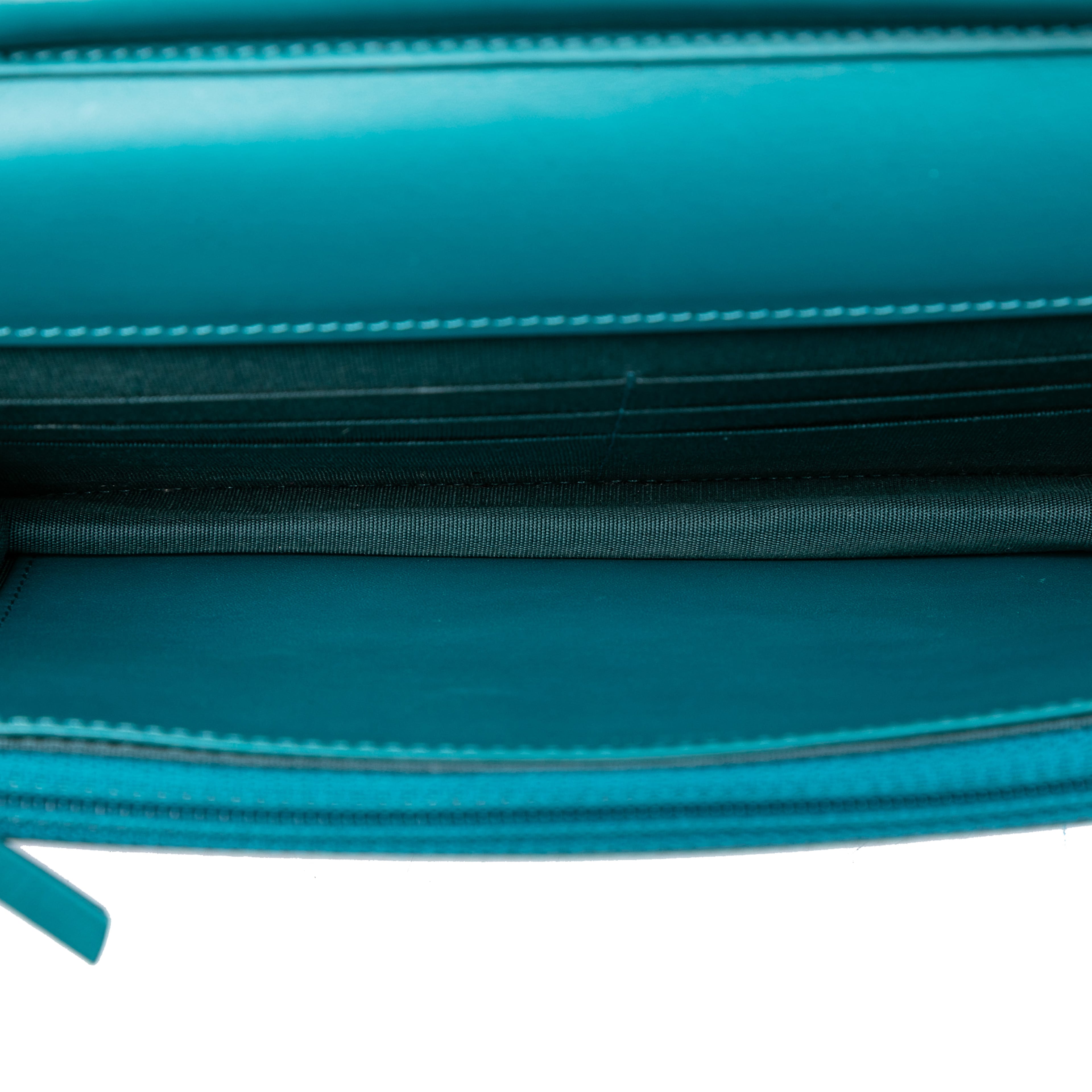 Chanel Cc Caviar Wallet On Chain, från Luxclusif, i färgen peacock. Klicka för att öppna bilden i stort format