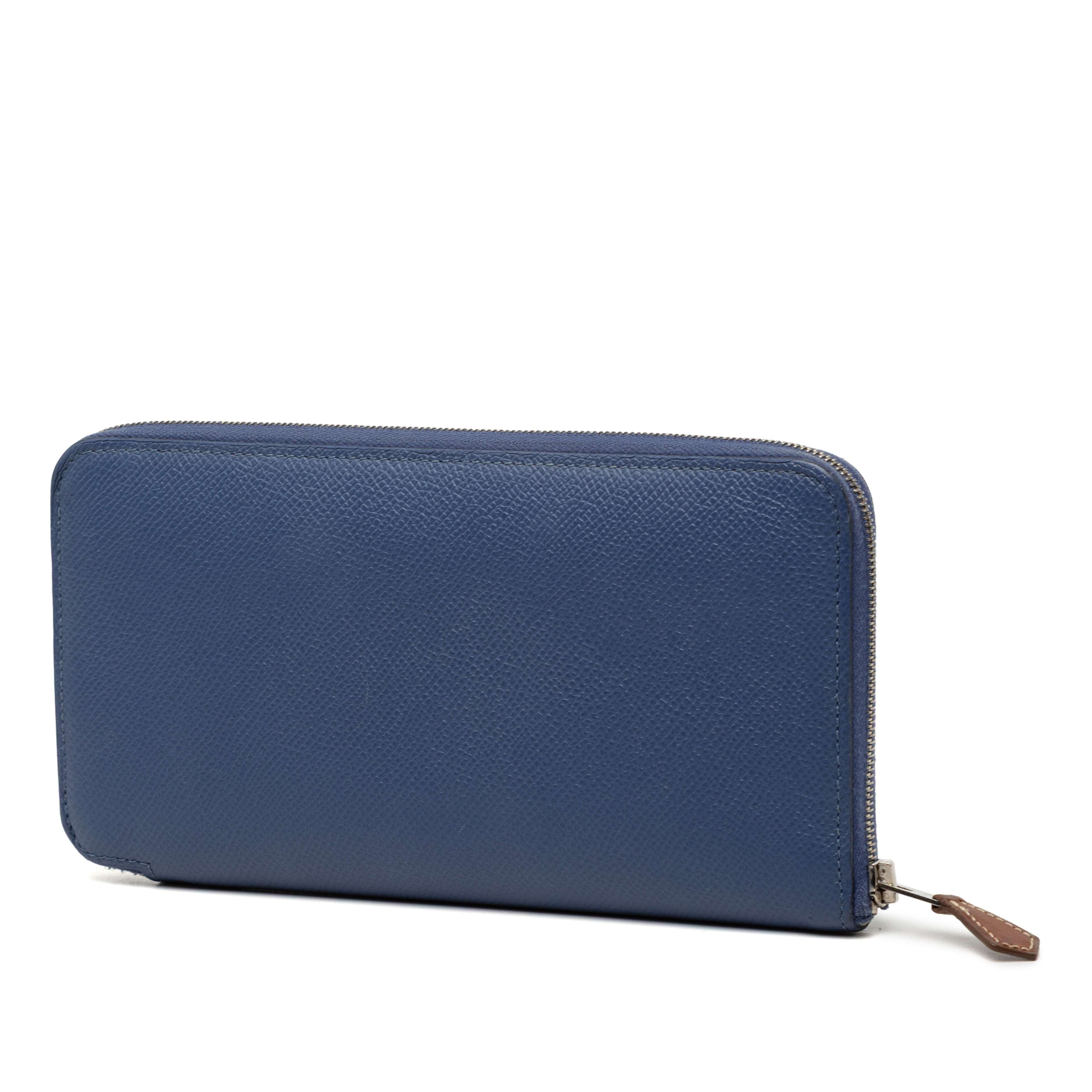 Hermès Epsom Silk In Classique Long Wallet, från Luxclusif, i färgen dark blue. Klicka för att öppna bilden i stort format