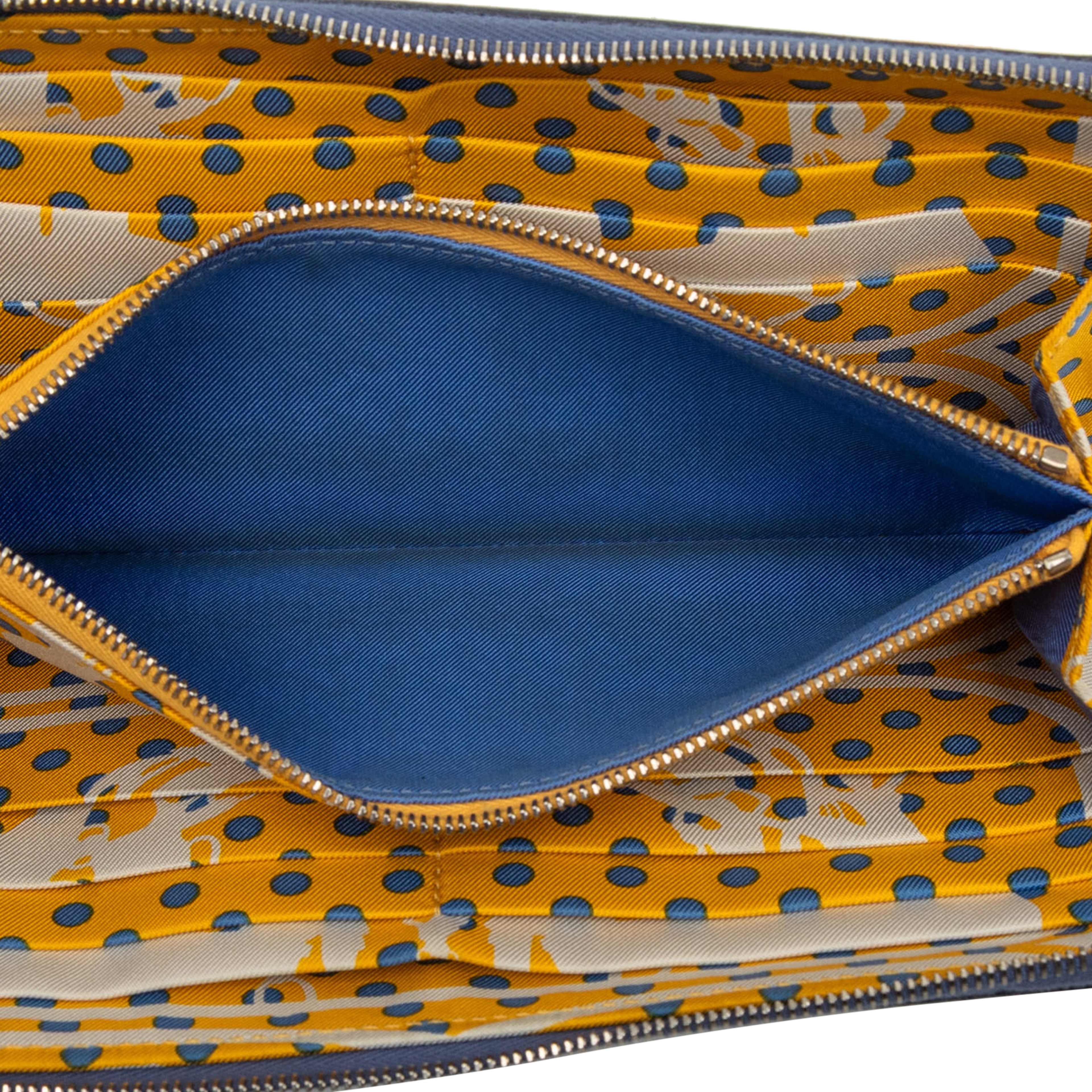 Hermès Epsom Silk In Classique Long Wallet, från Luxclusif, i färgen dark blue. Klicka för att öppna bilden i stort format