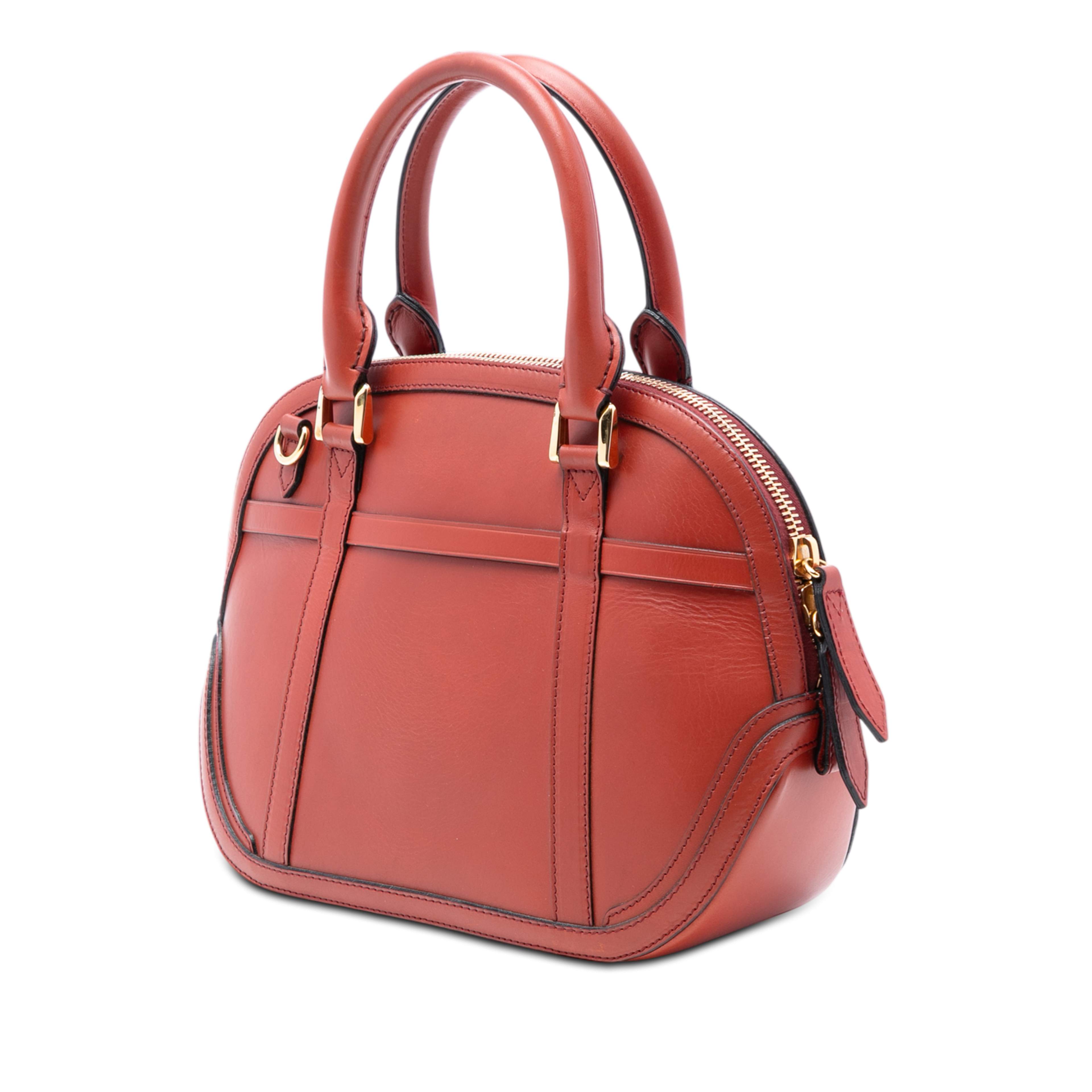 Burberry Small Calfskin Bridle Orchard Satchel, från Luxclusif, i färgen red. Klicka för att öppna bilden i stort format