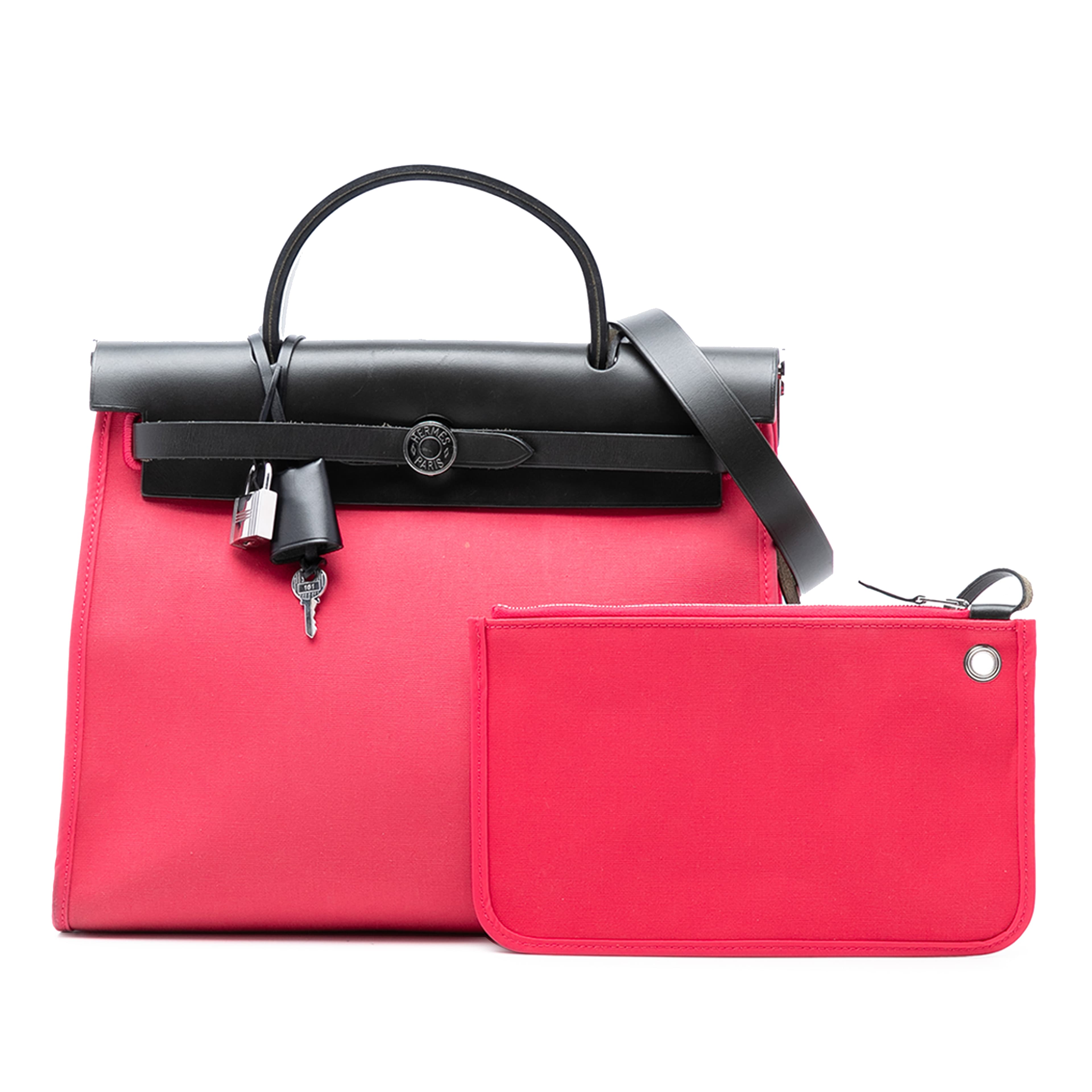 Hermès Toile Herbag Zip 31, från Luxclusif, i färgen rosa. Klicka för att öppna bilden i stort format