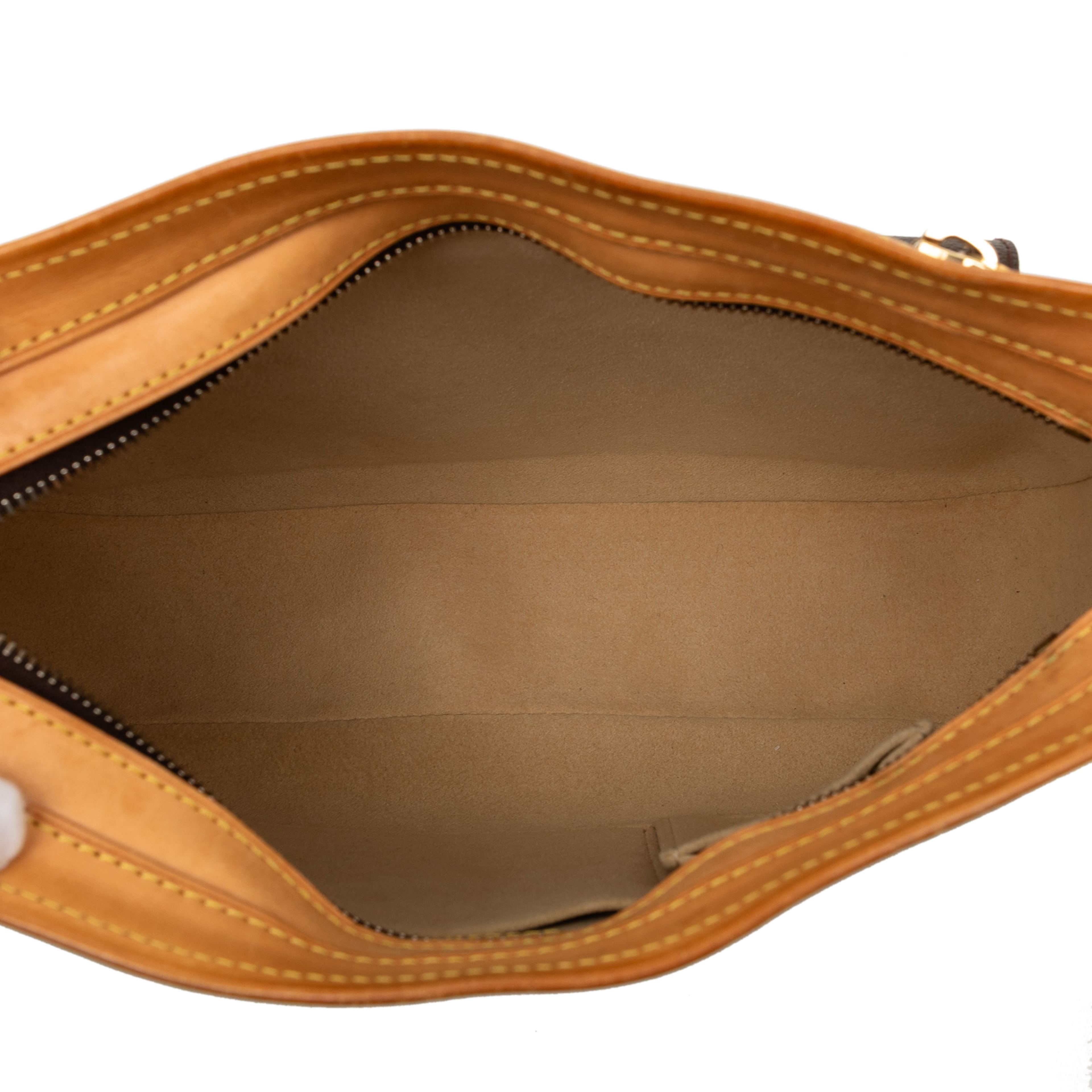 Louis Vuitton Monogram Hudson Gm, från Luxclusif, i färgen brown. Klicka för att öppna bilden i stort format