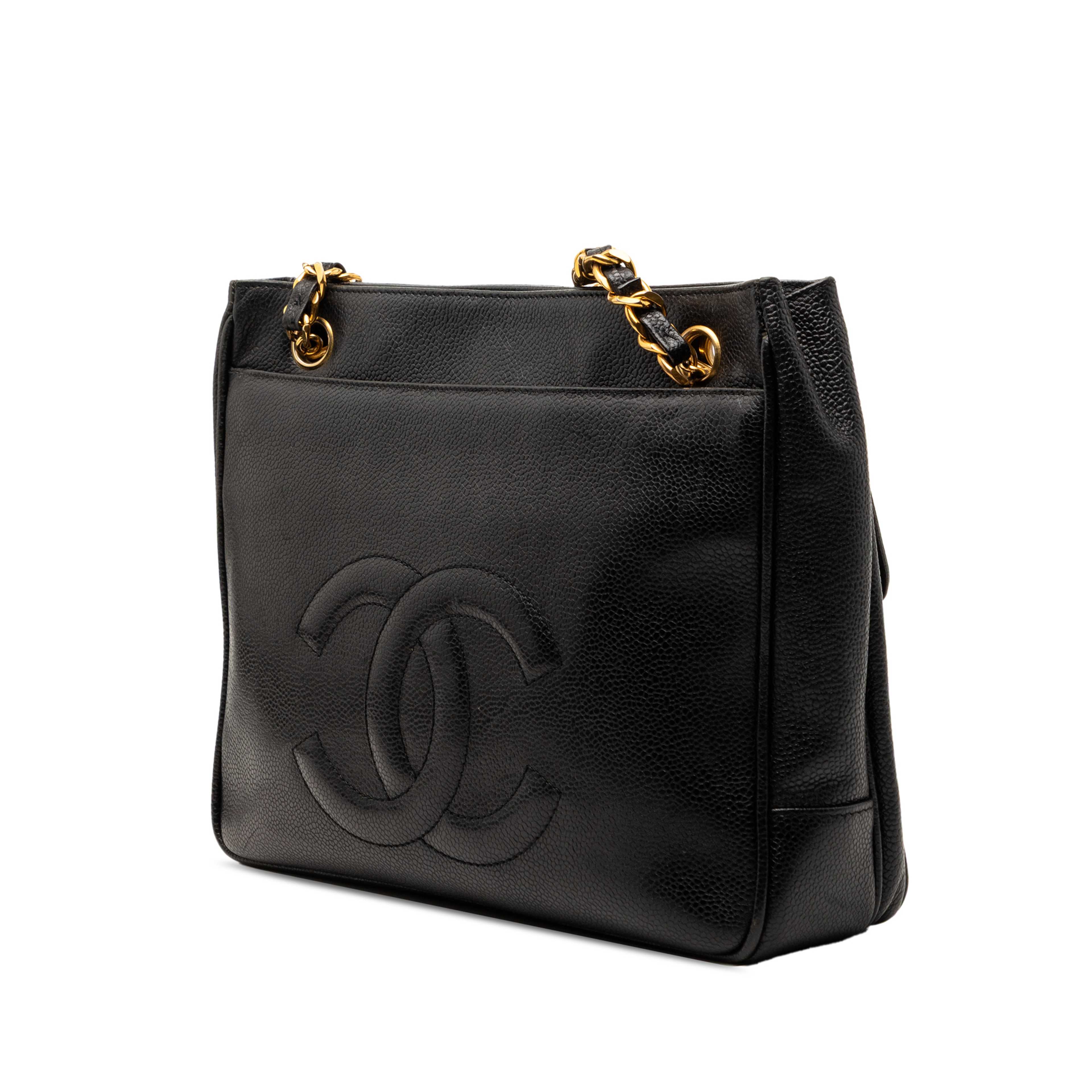 Chanel Cc Caviar Front Pocket Shoulder Bag, från Luxclusif, i färgen black. Klicka för att öppna bilden i stort format