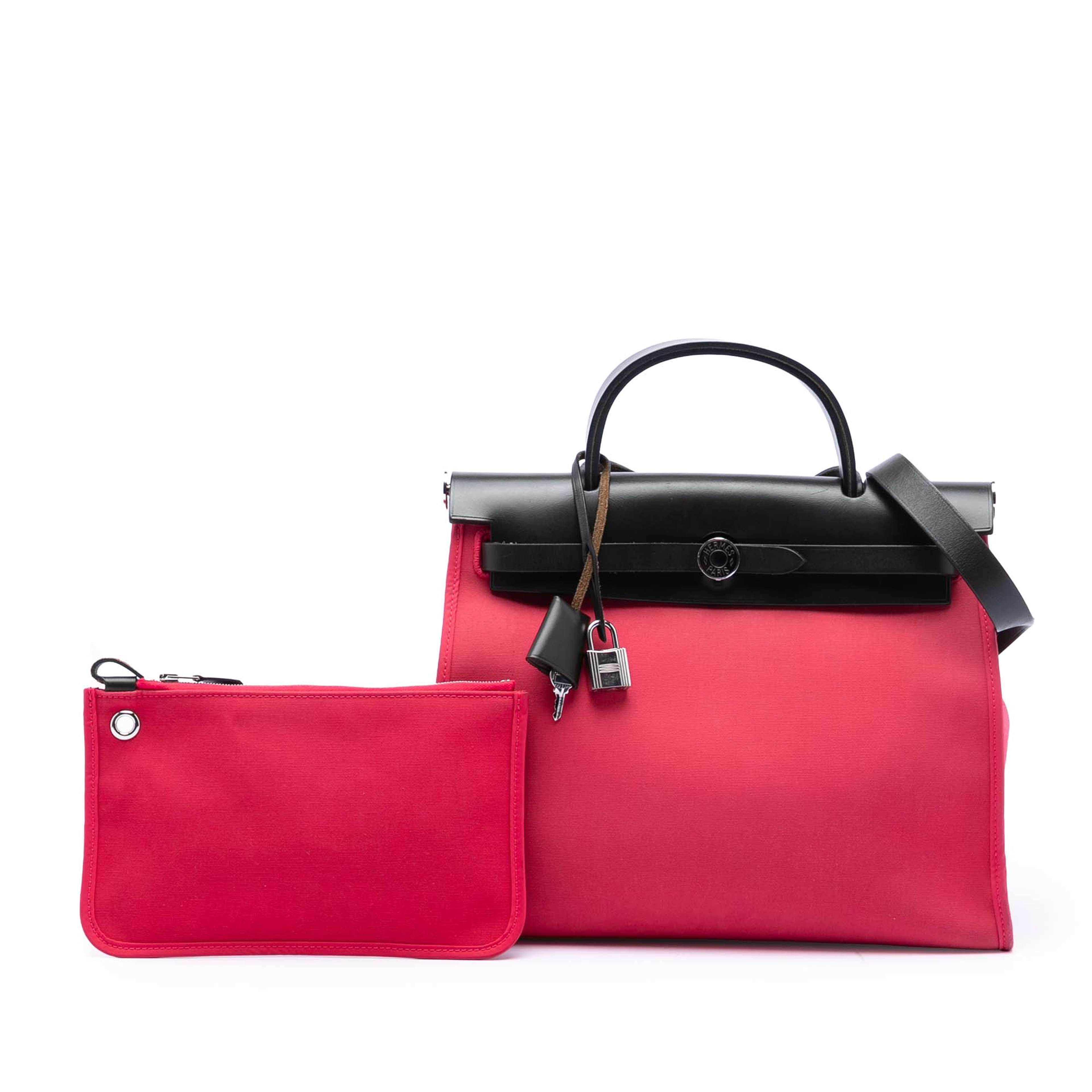 Hermès Toile Herbag Zip 31, från Luxclusif, i färgen rosa. Klicka för att öppna bilden i stort format